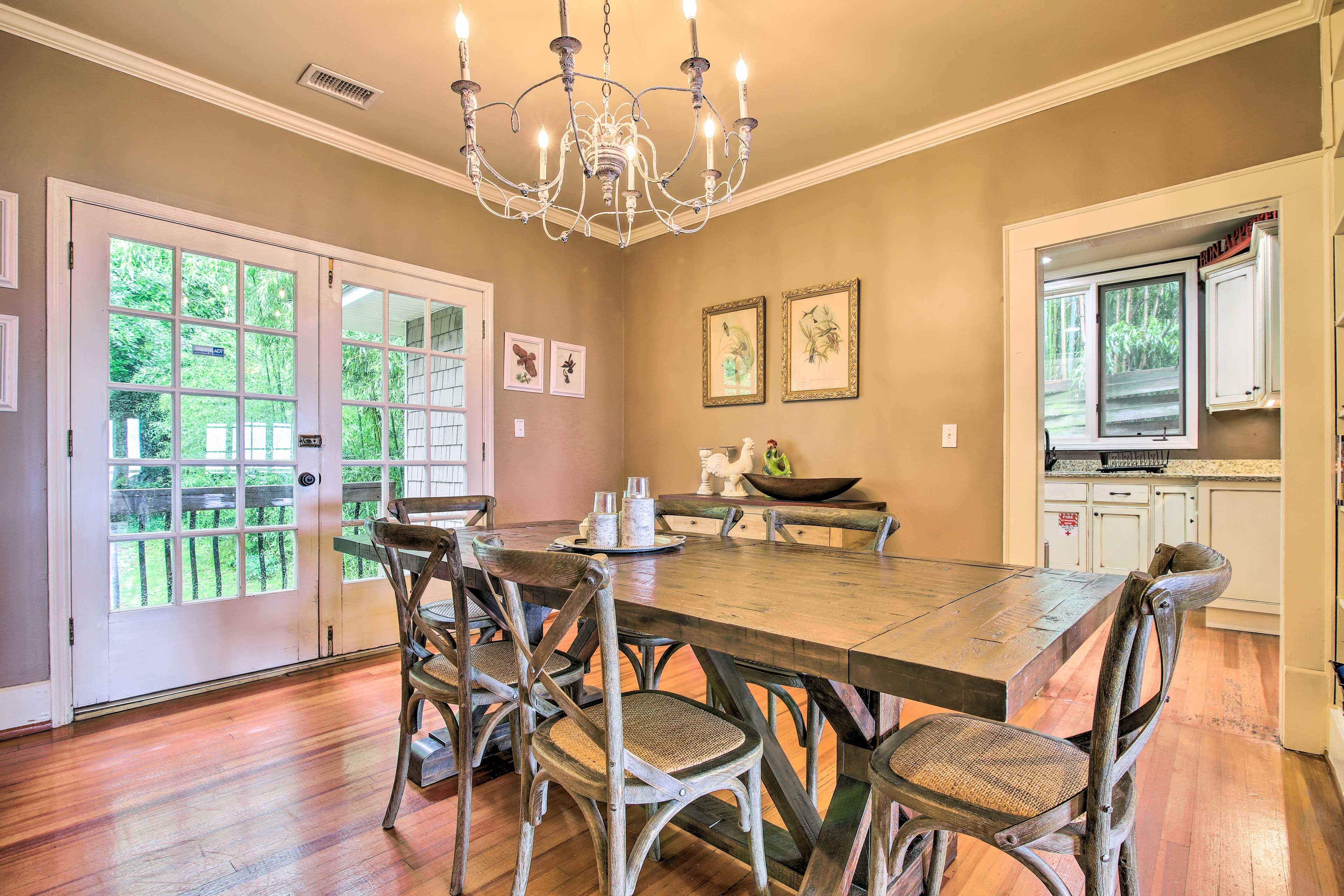 House Interior | Dining Room | Central Air Conditioning