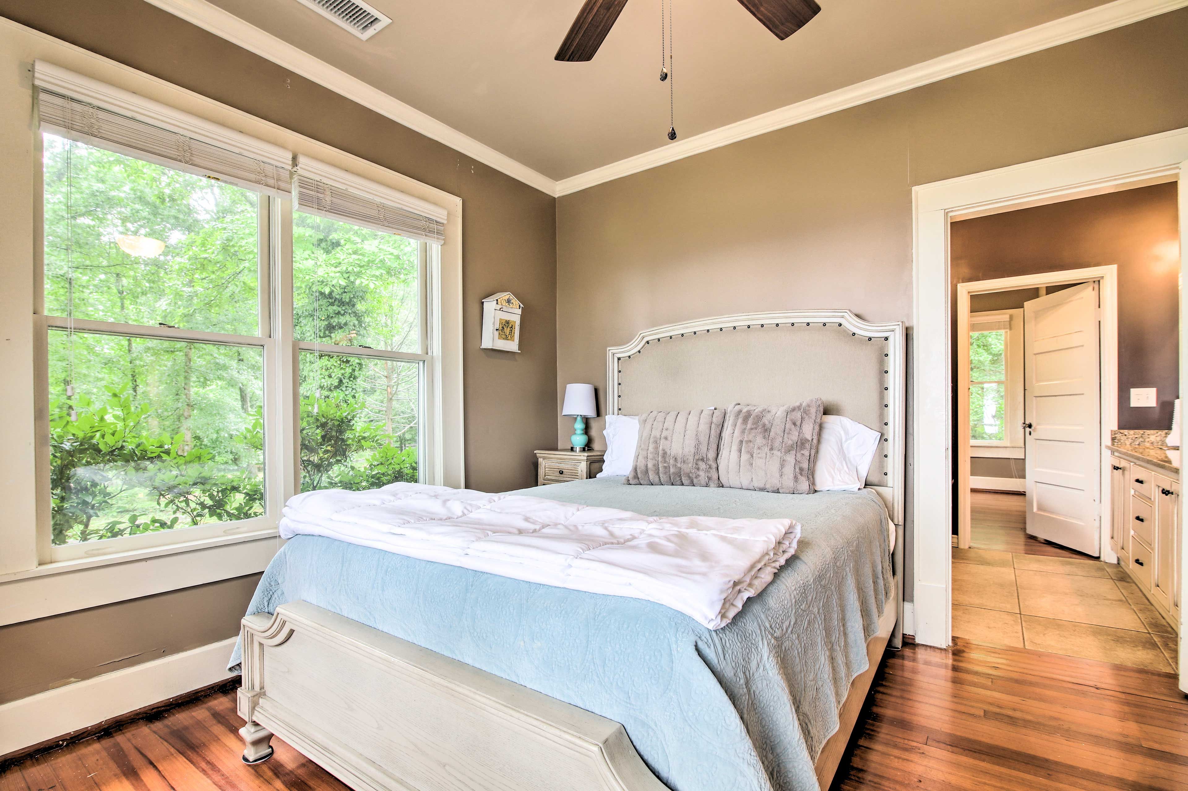 Bedroom 2 | Queen Bed