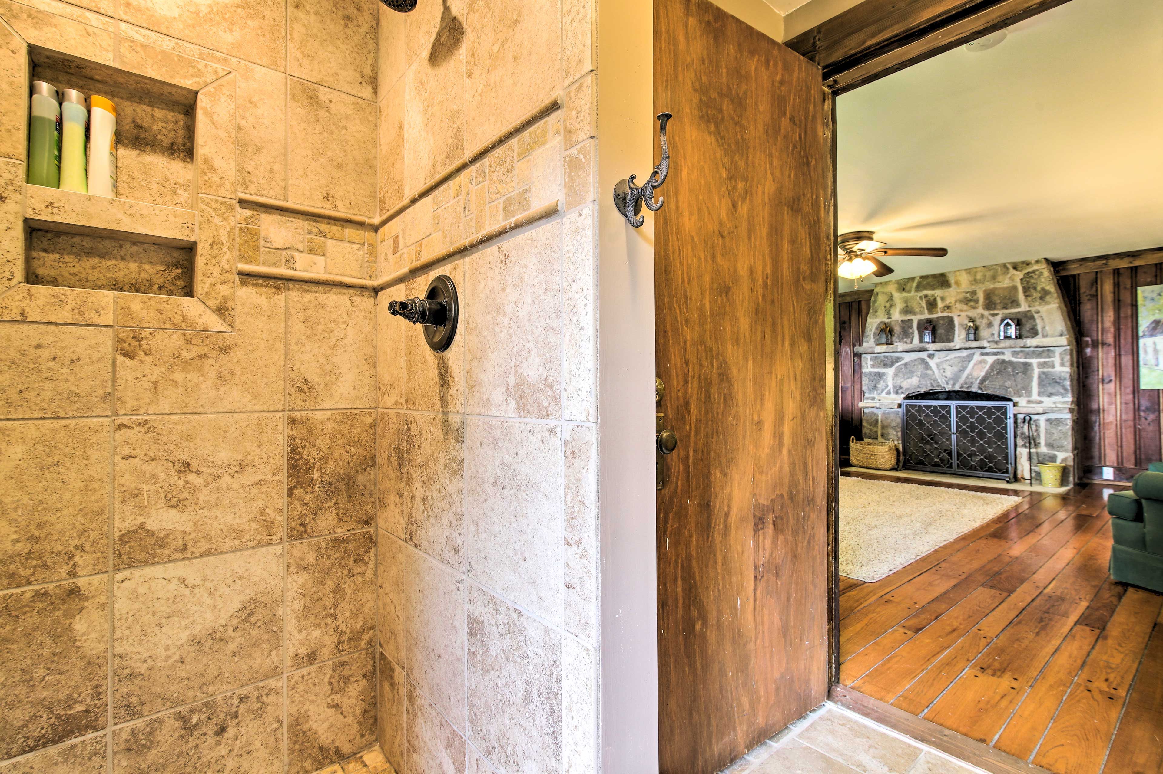 Guest House | Full Bathroom