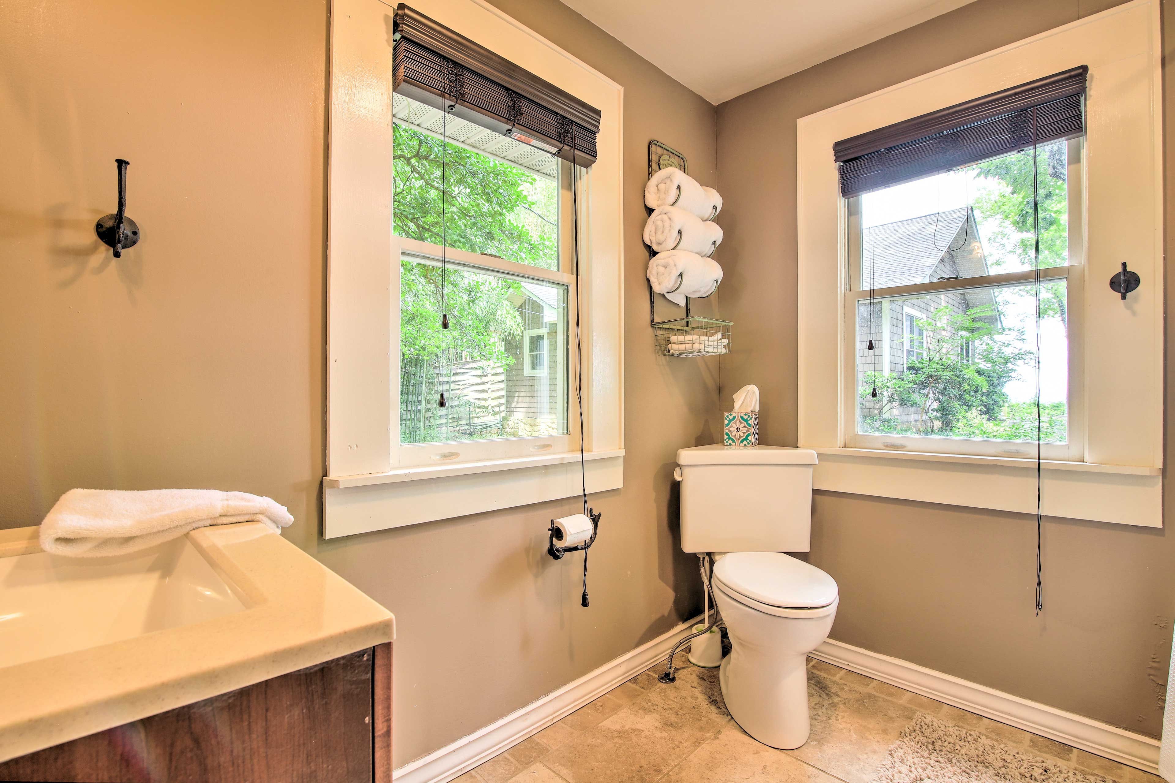 Guest House | Full Bathroom