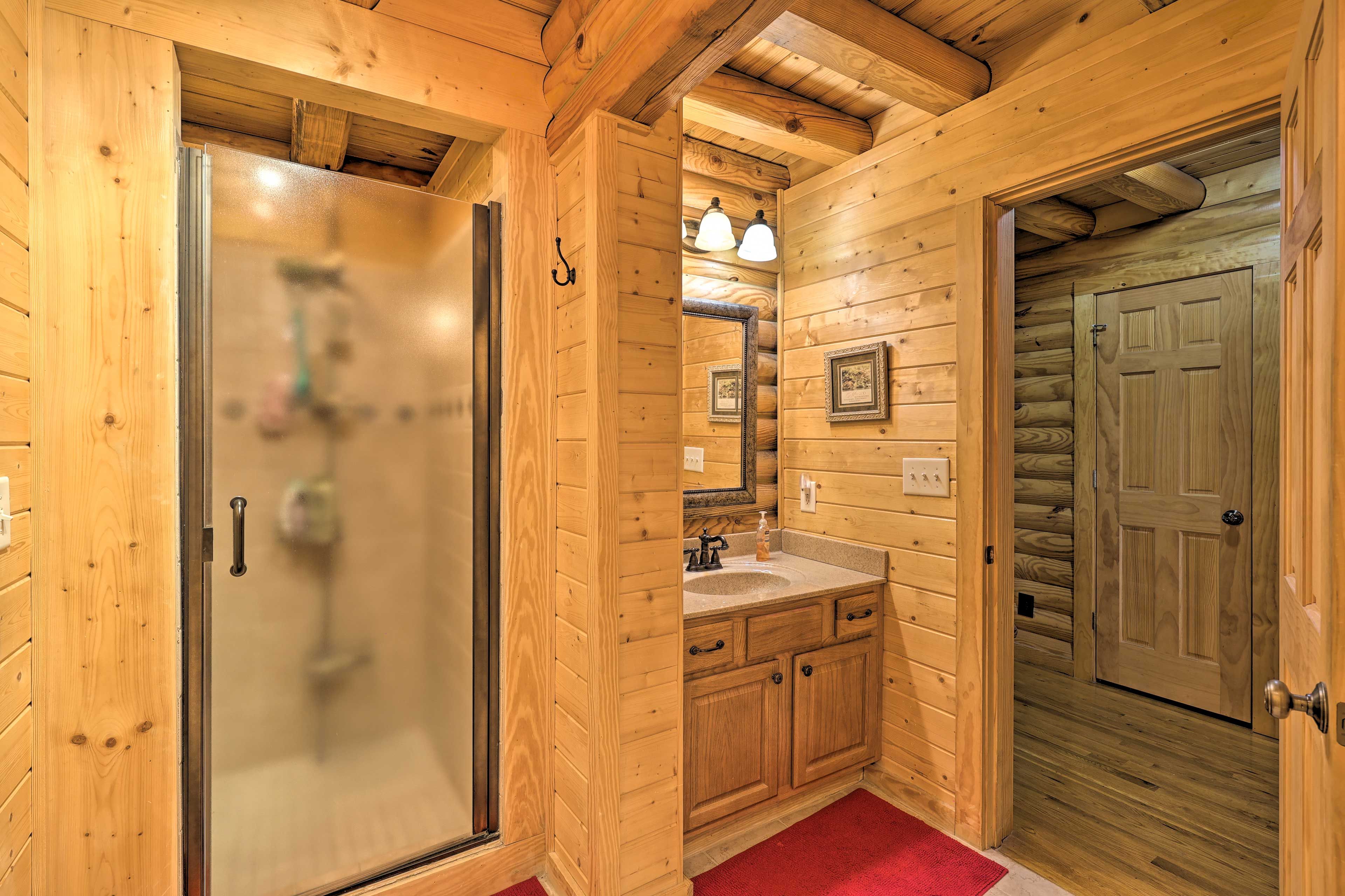 Full Bathroom | 1st Floor