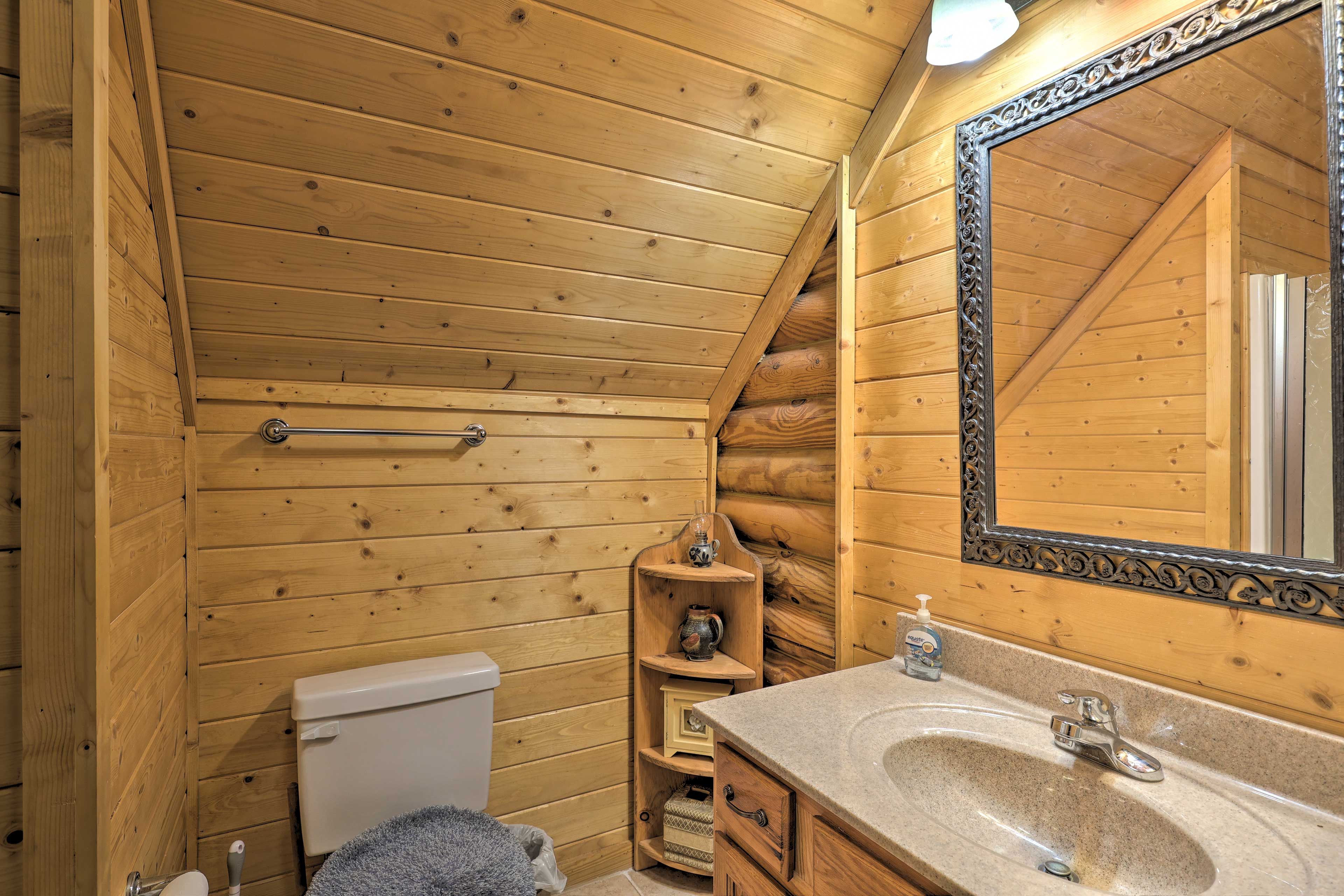 Full Bathroom | Walk-In Shower | 2nd Floor