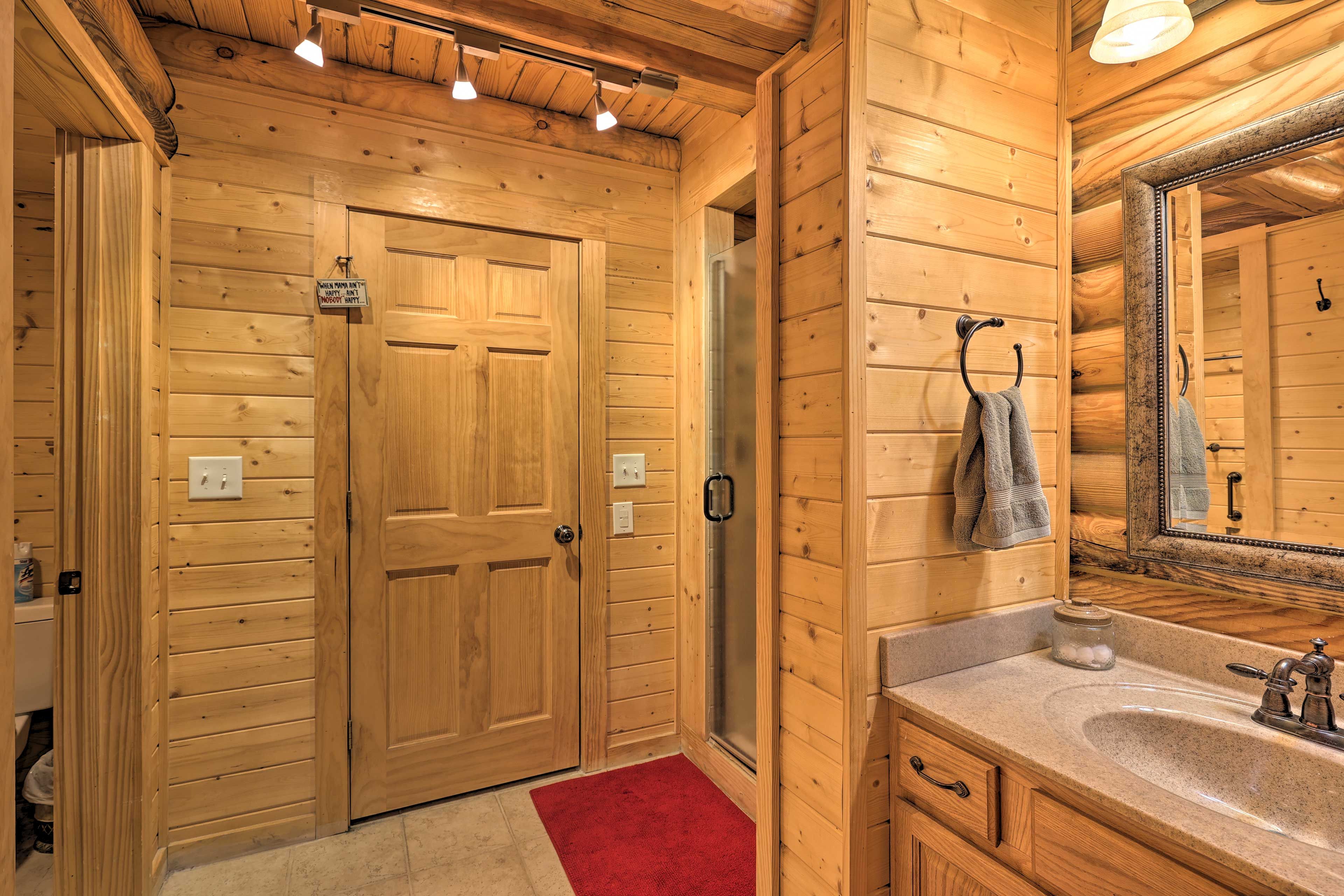 Full Bathroom | Walk-In Shower | 2nd Floor