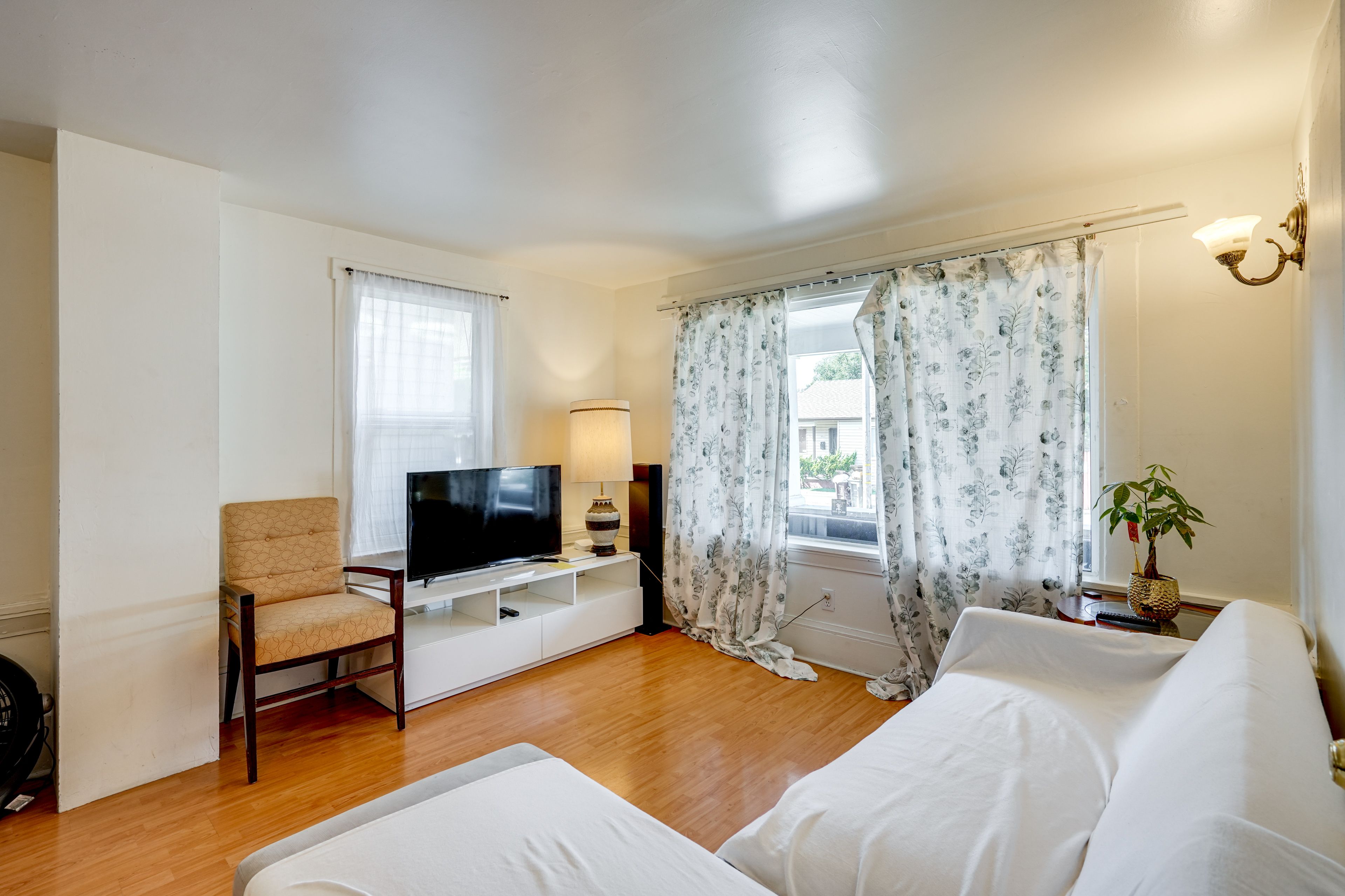 Living Room | Free WiFi | Central Heat