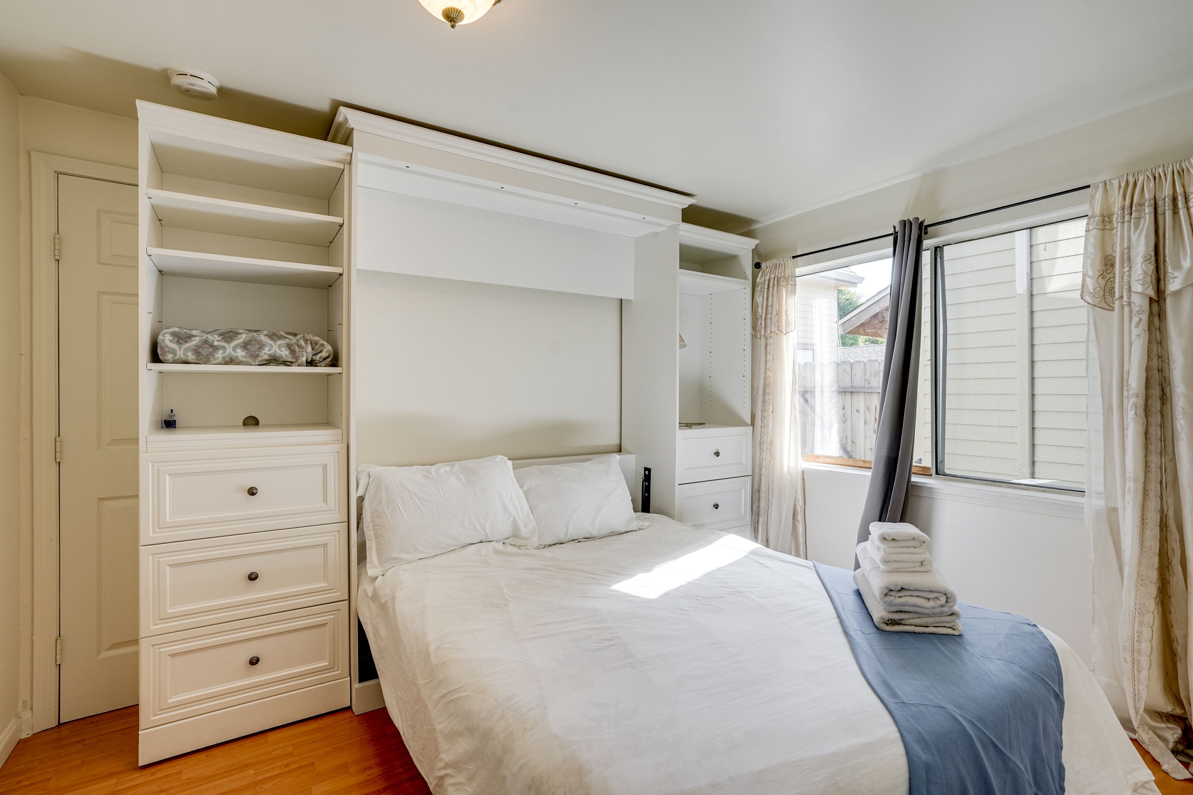 Bedroom 1 | Queen Bed | 1st Floor
