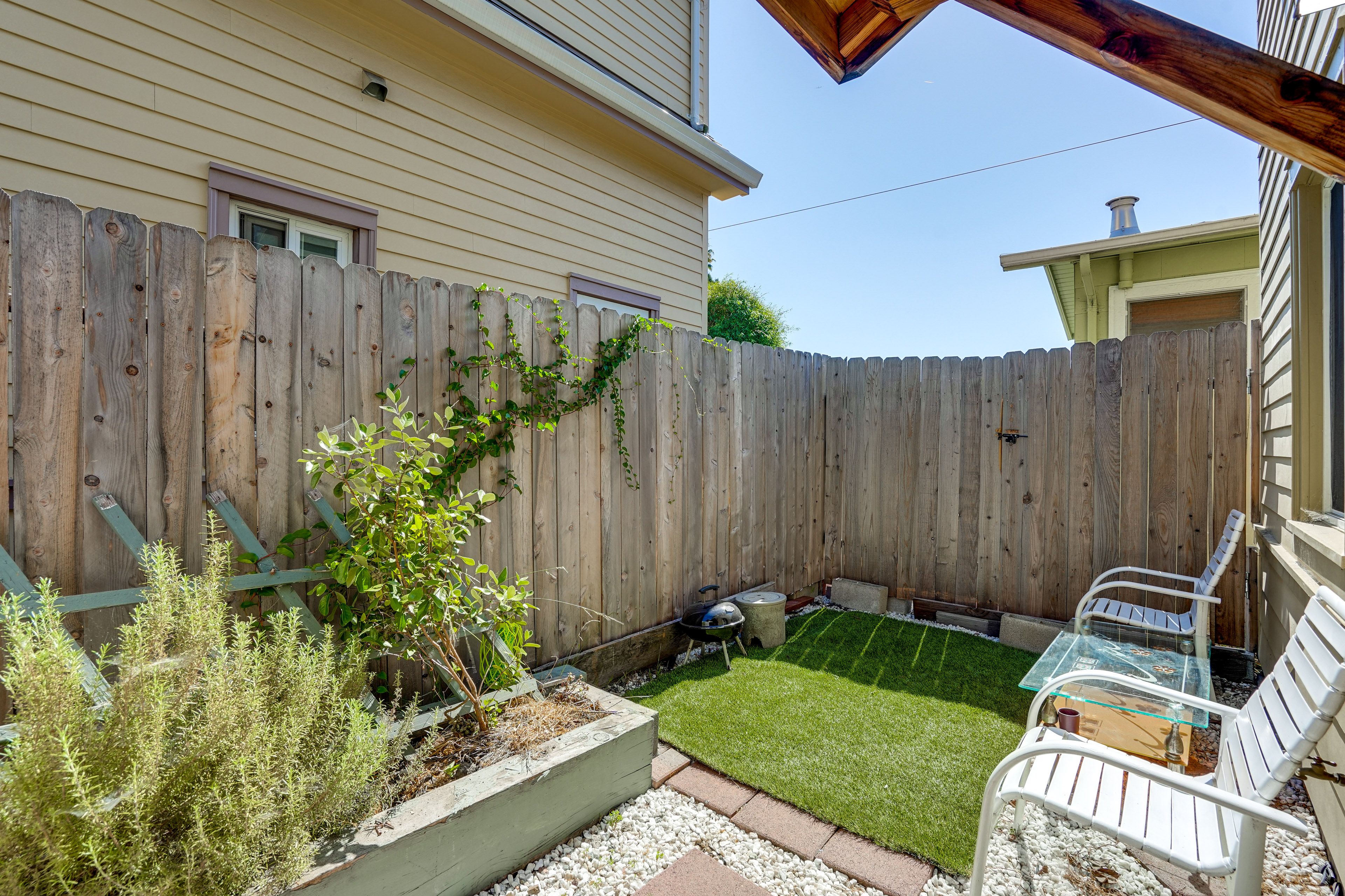Private Yard | Outdoor Seating