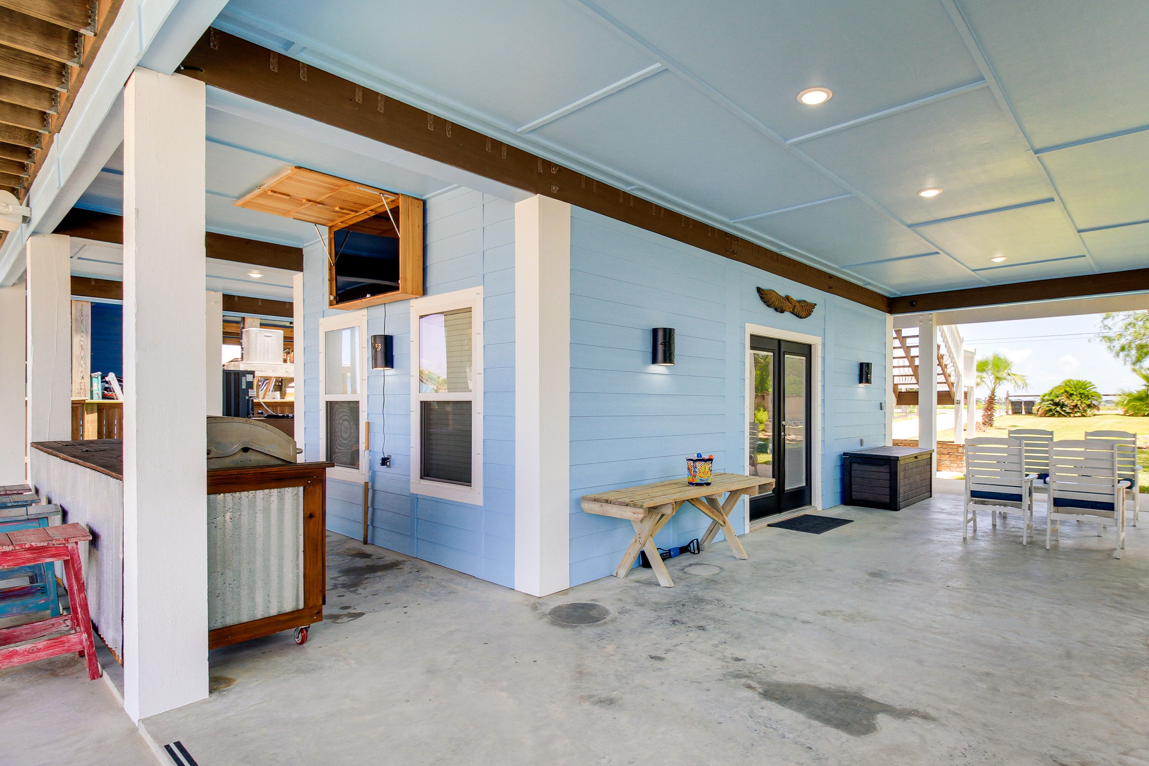 Covered Patio | Outdoor Dining | Gas Grill