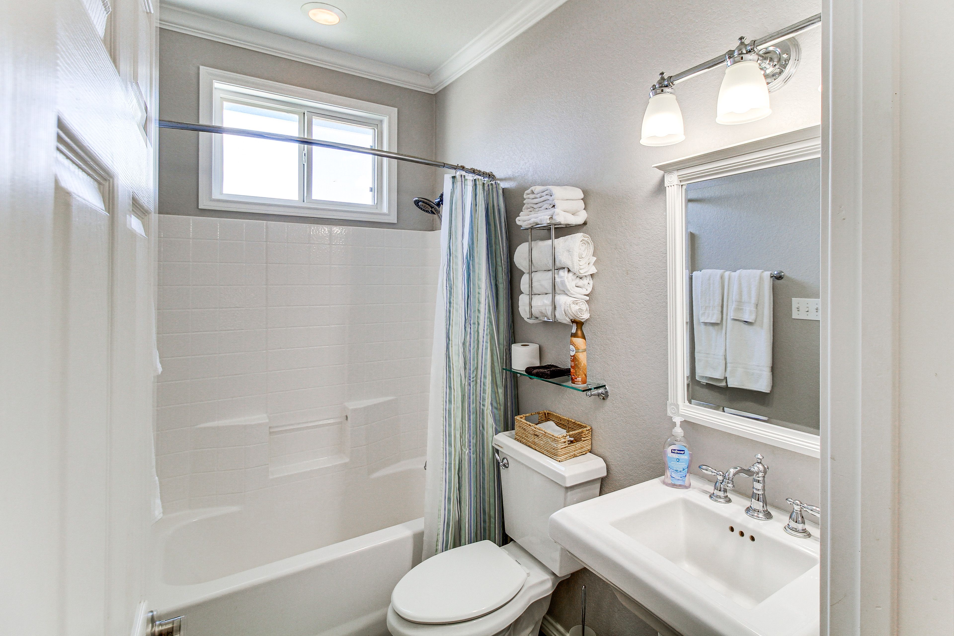 Full Bathroom