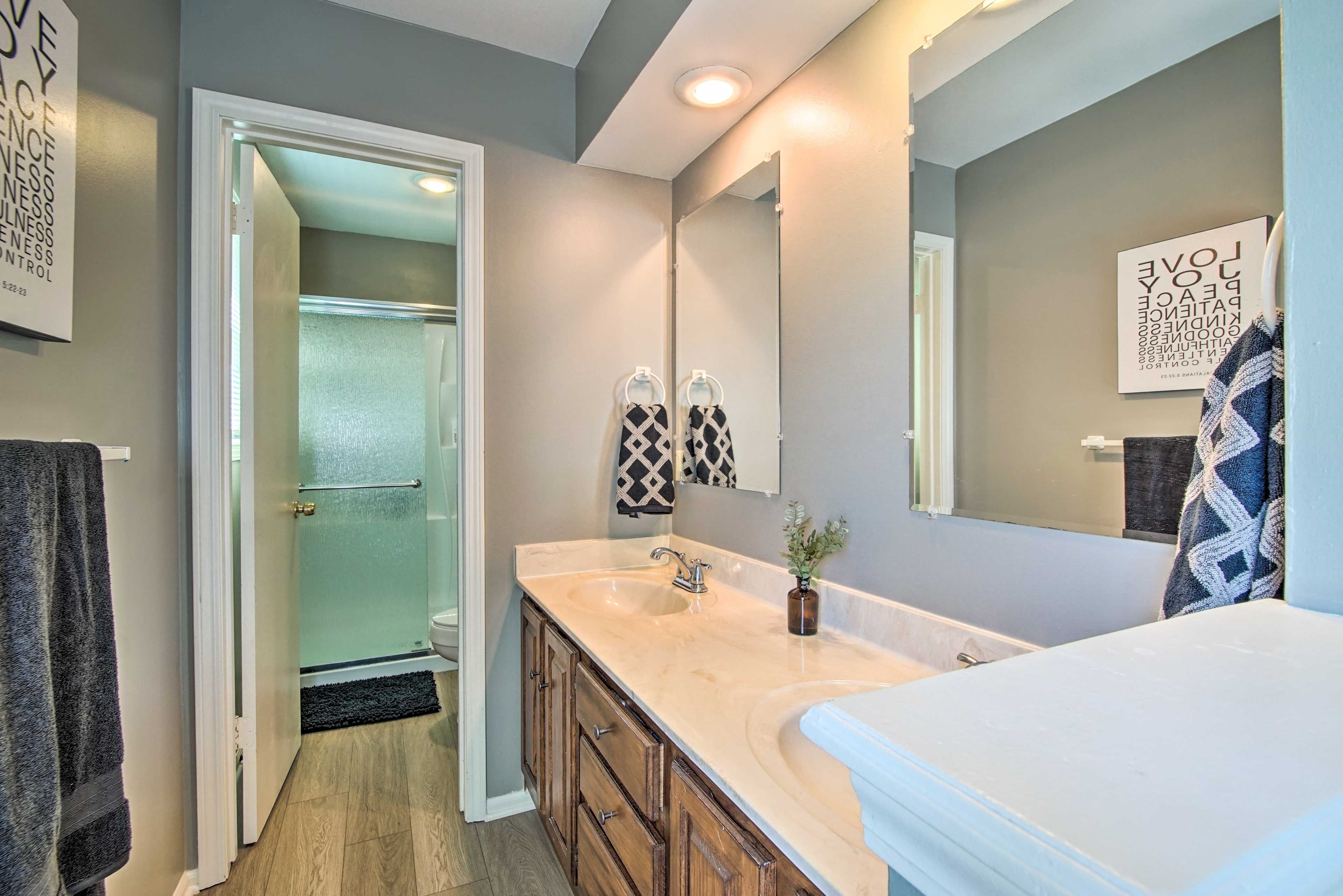 En-Suite Bathroom | Towels Provided