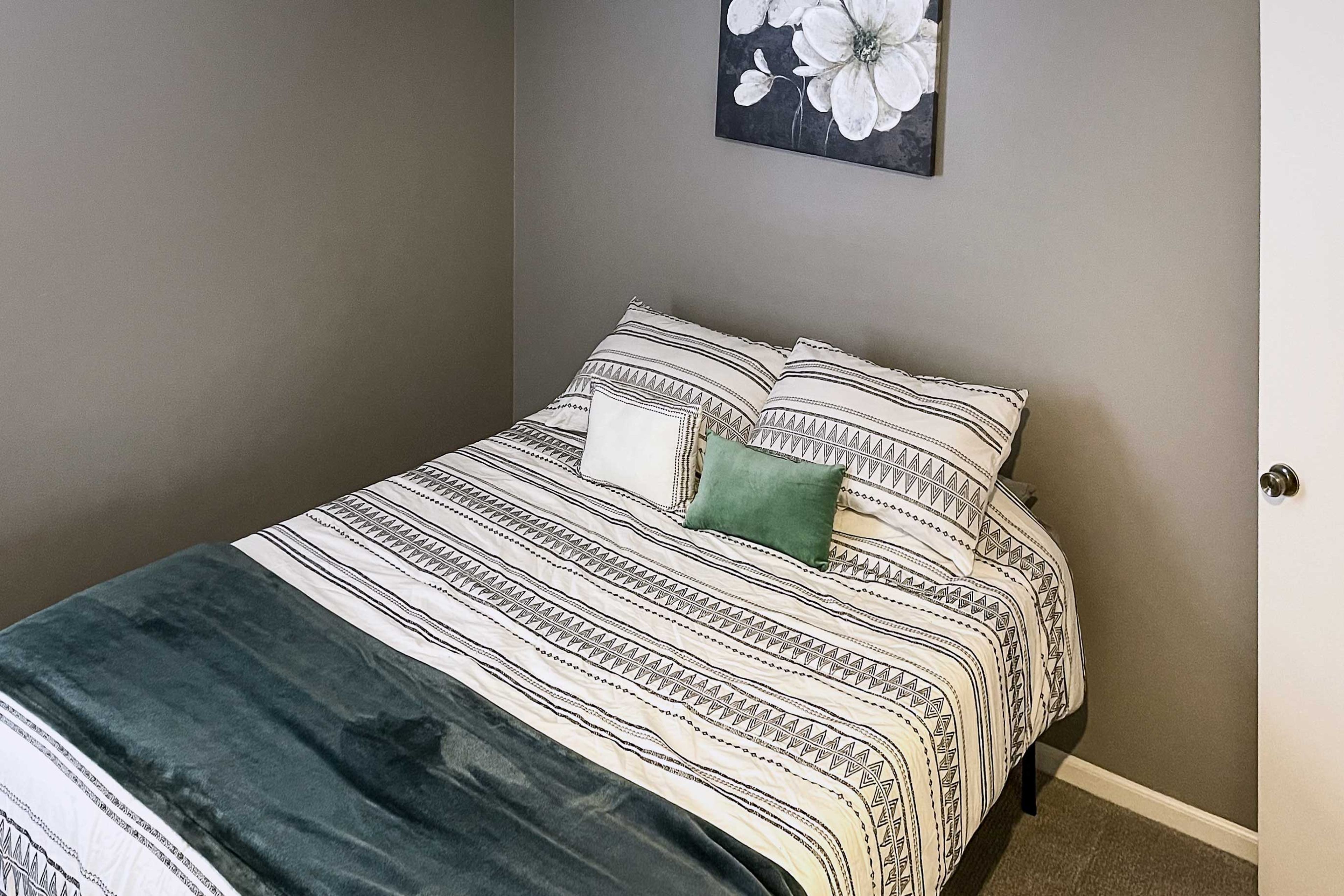 Bedroom 3 | Queen Bed