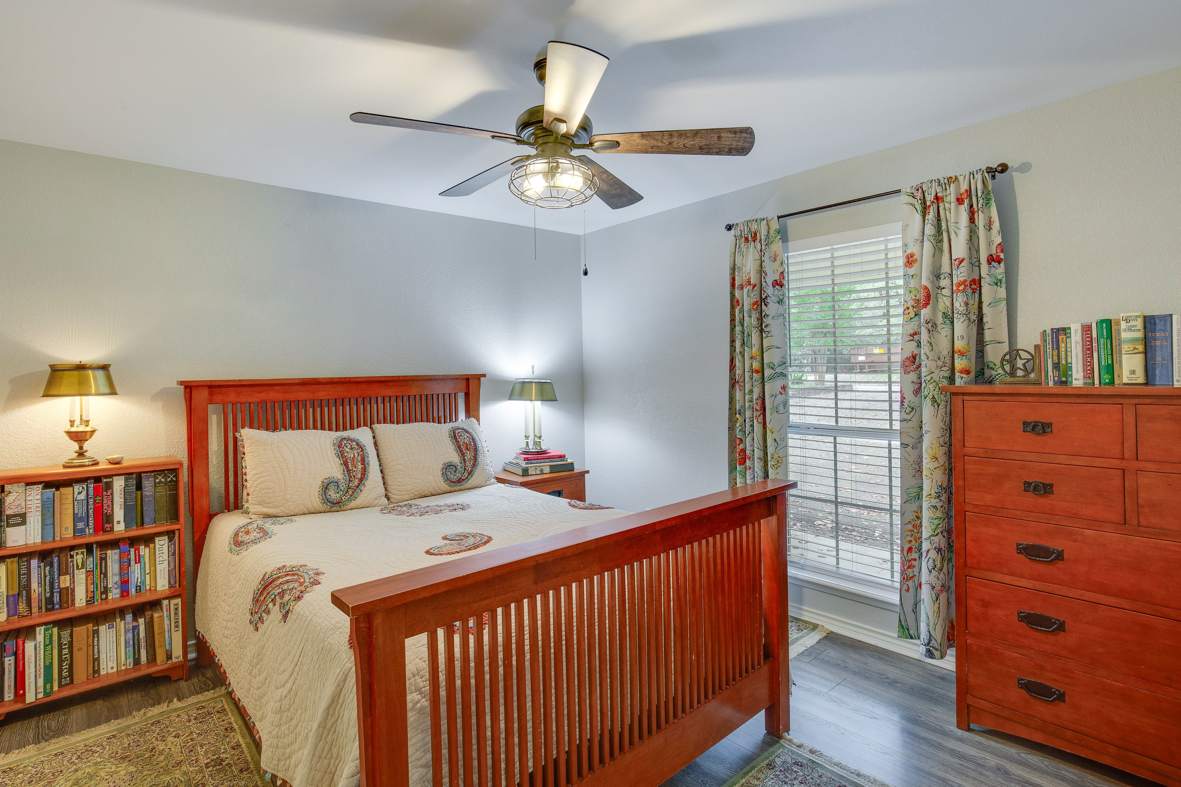 Bedroom 2 | Queen Bed