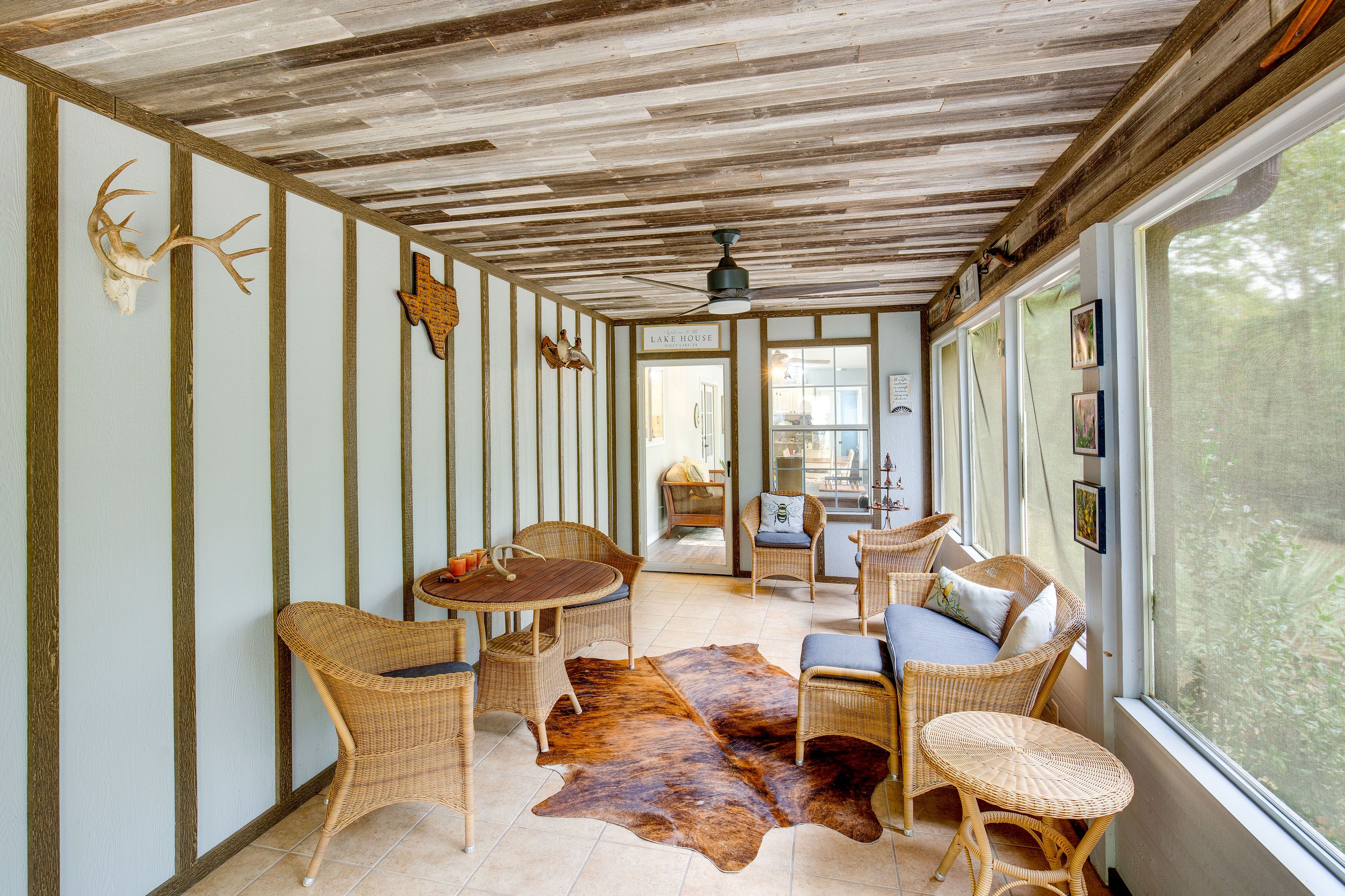 Screened Patio | Outdoor Seating