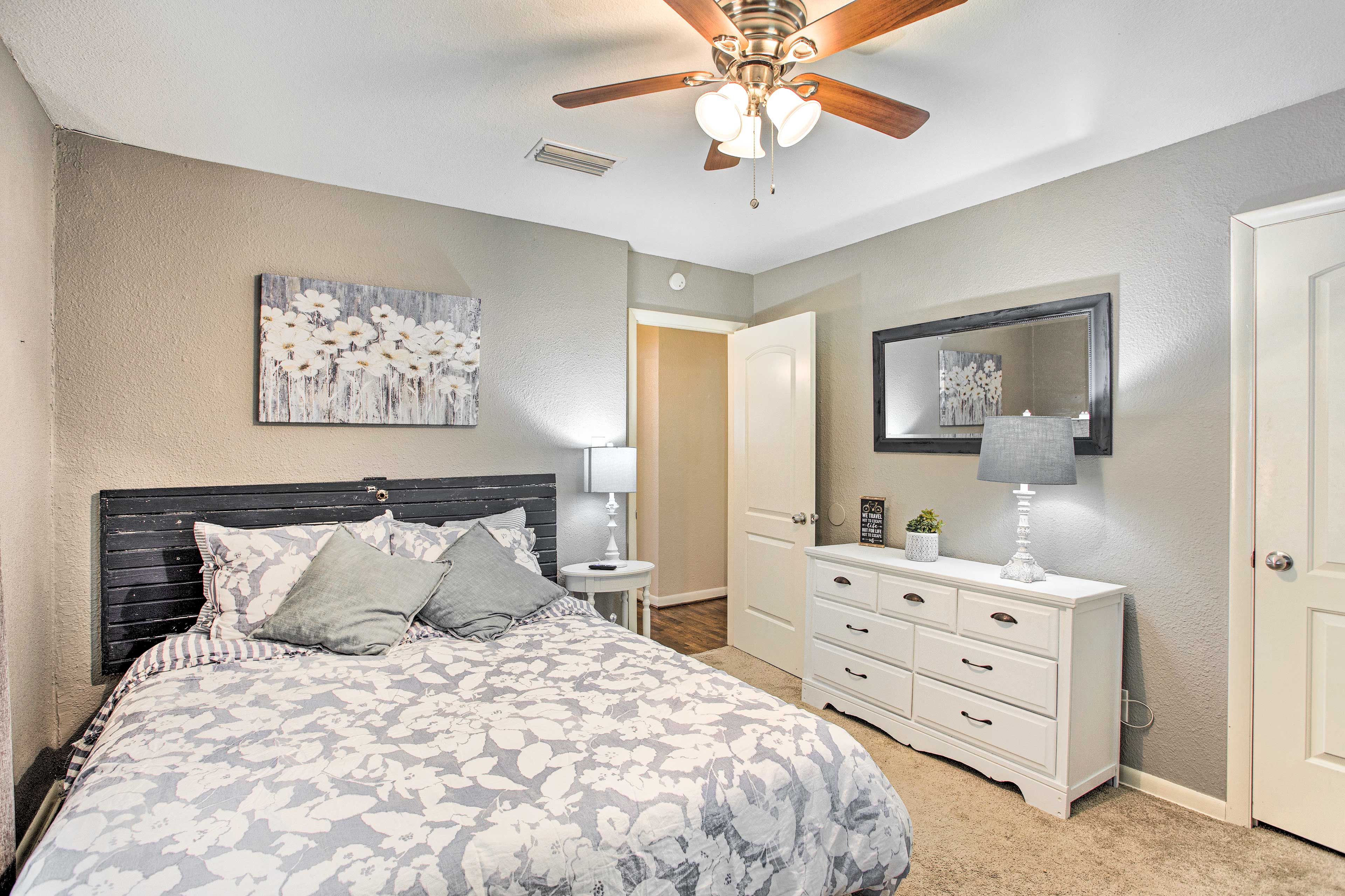 Bedroom 2 | Queen Bed