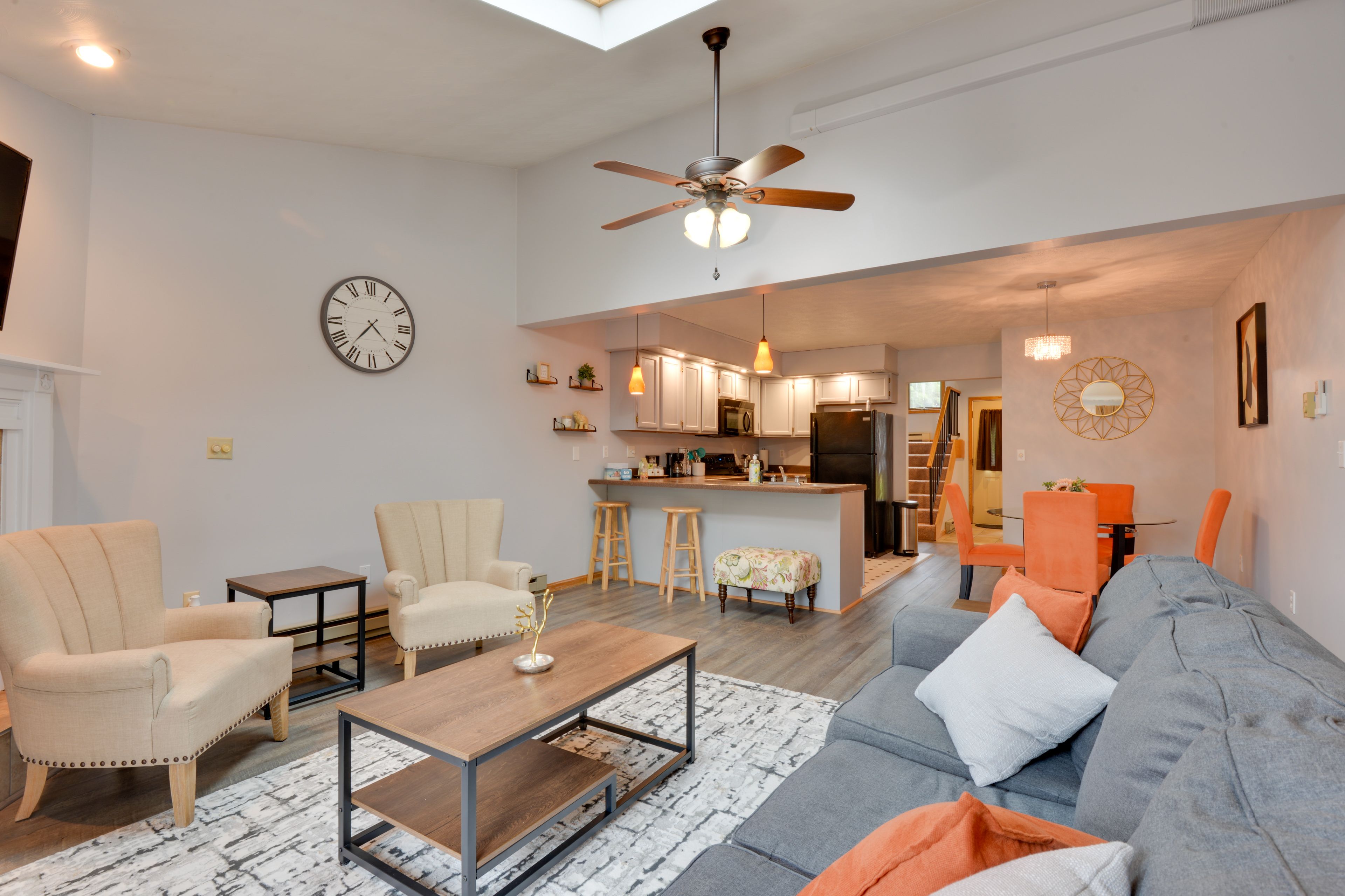 Living Room | Main Floor | Sleeper Sofa | Free WiFi | Smart TV | Central A/C