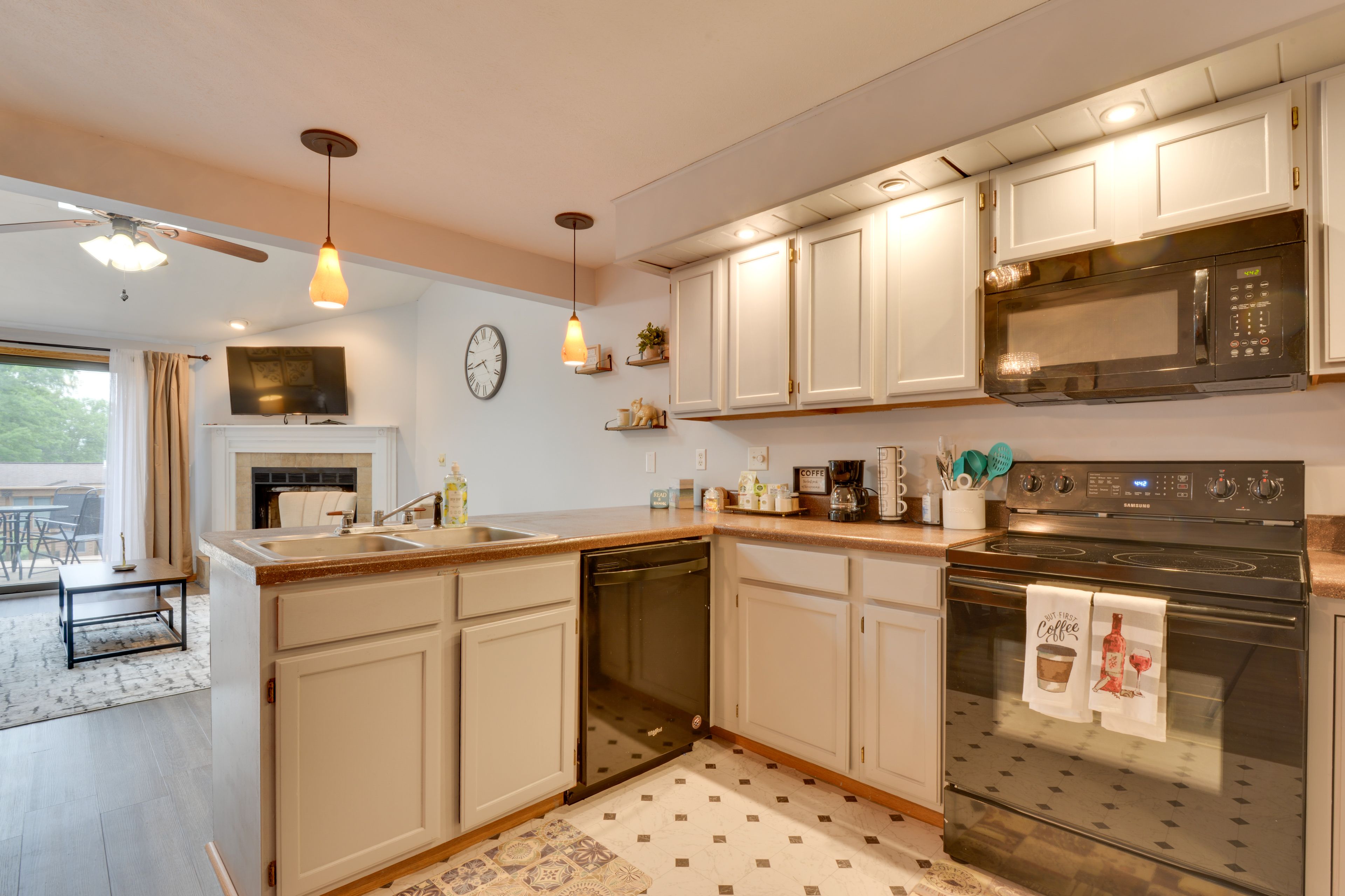 Kitchen | Main Floor | Blender | Ice Maker | Spices