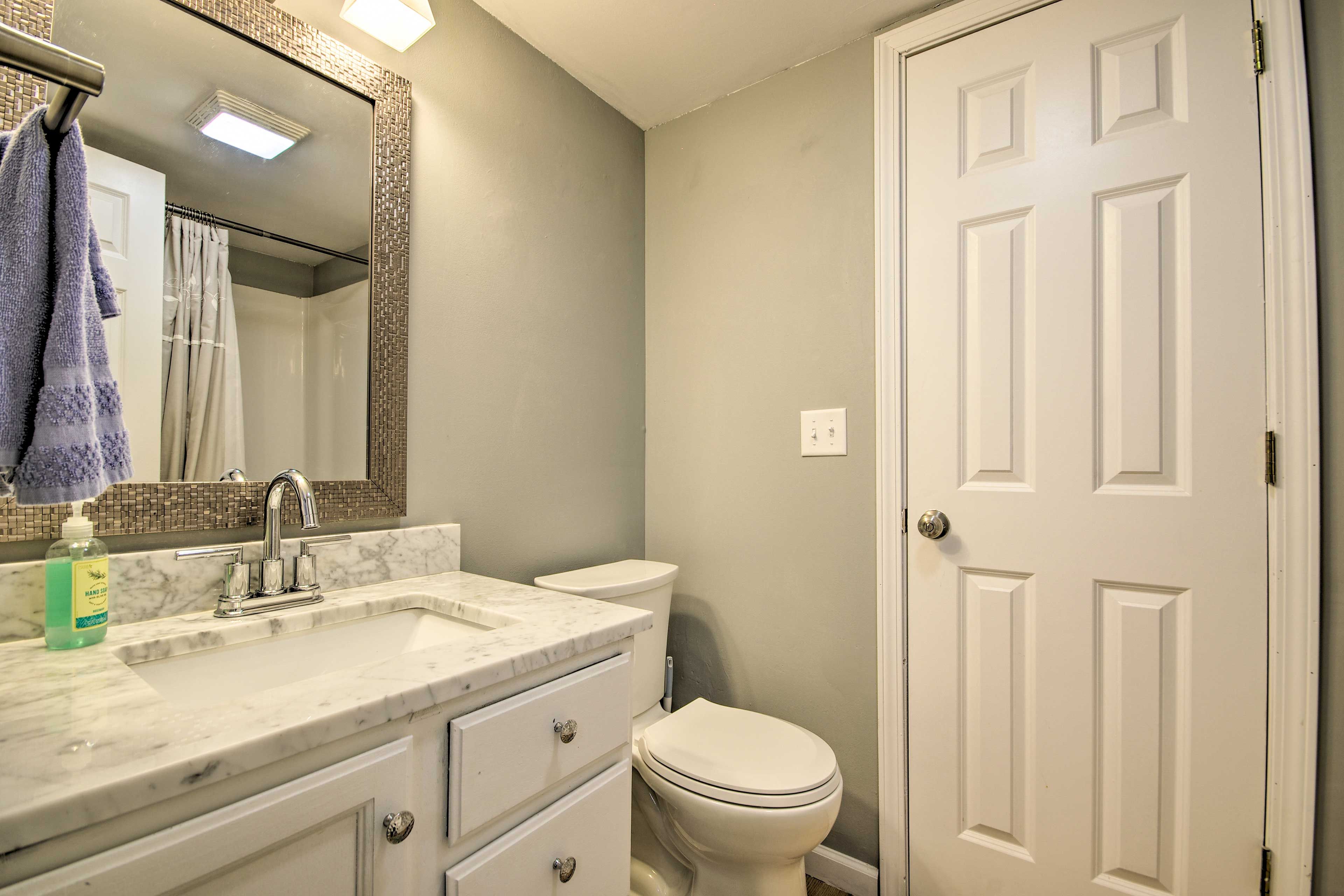Bathroom | 1st Floor | Towels Provided