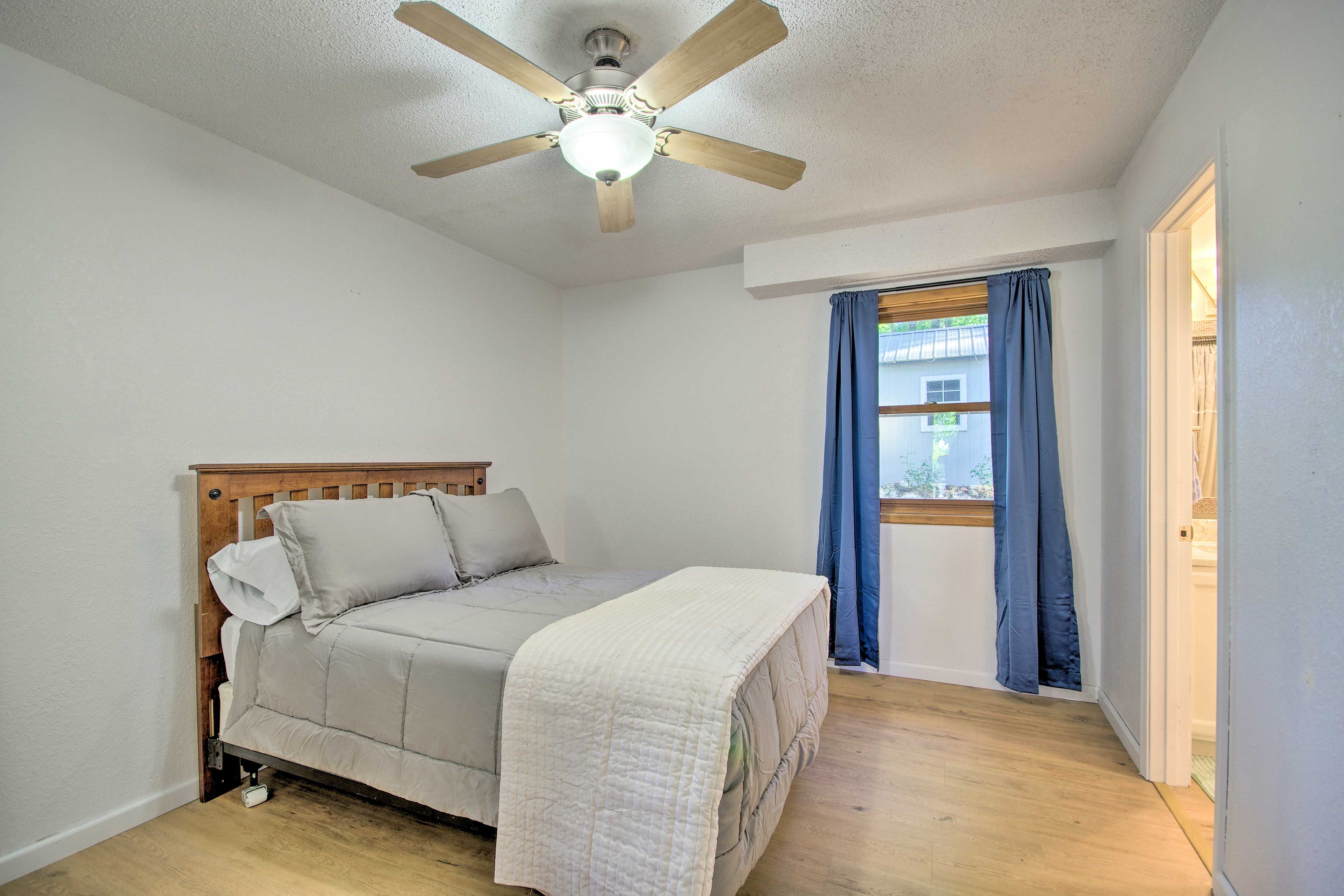 Bedroom 3 | Main Floor | Queen Bed