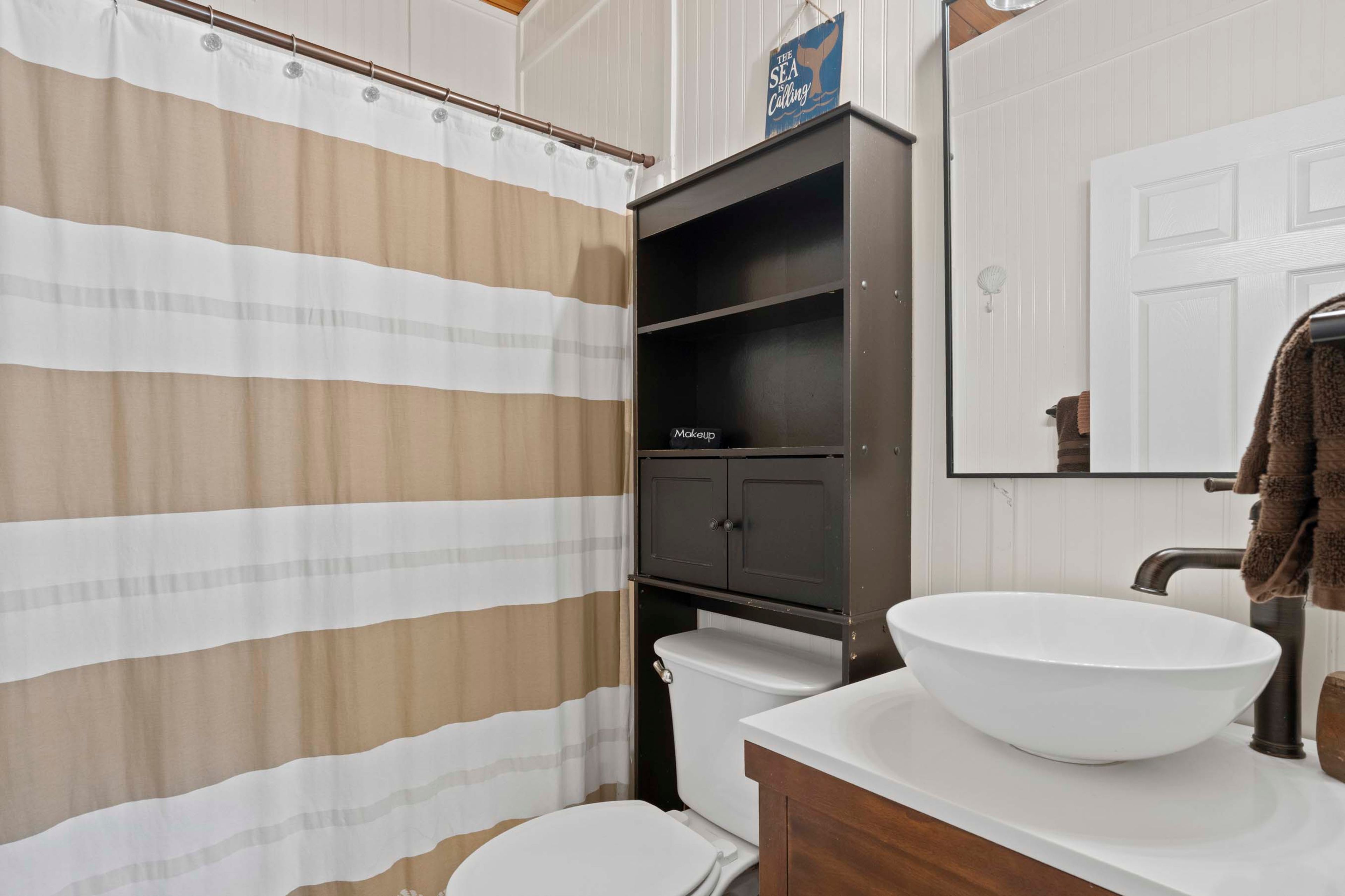 Full Bathroom | Complimentary Toiletries