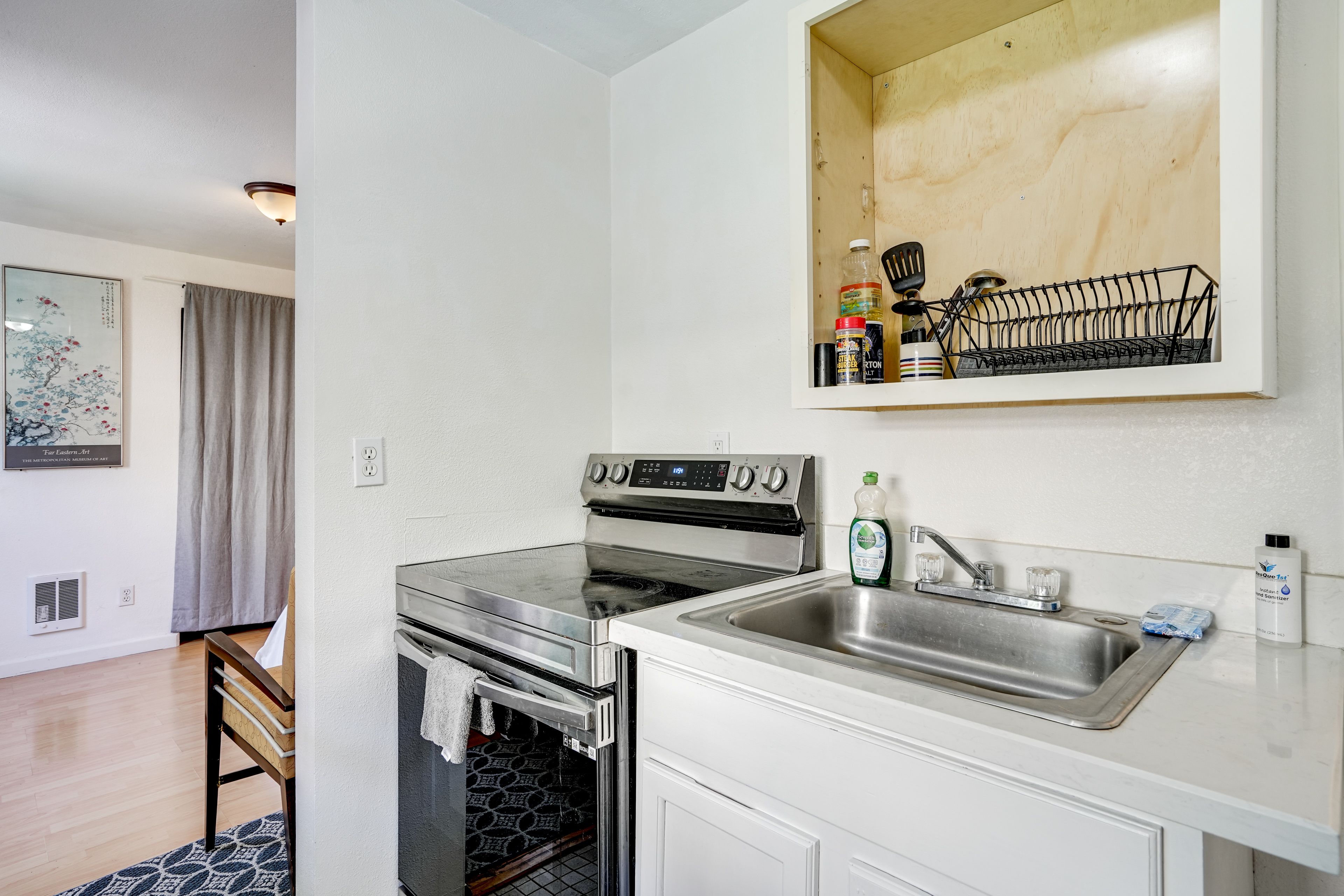 Kitchen | Dishware & Flatware Provided