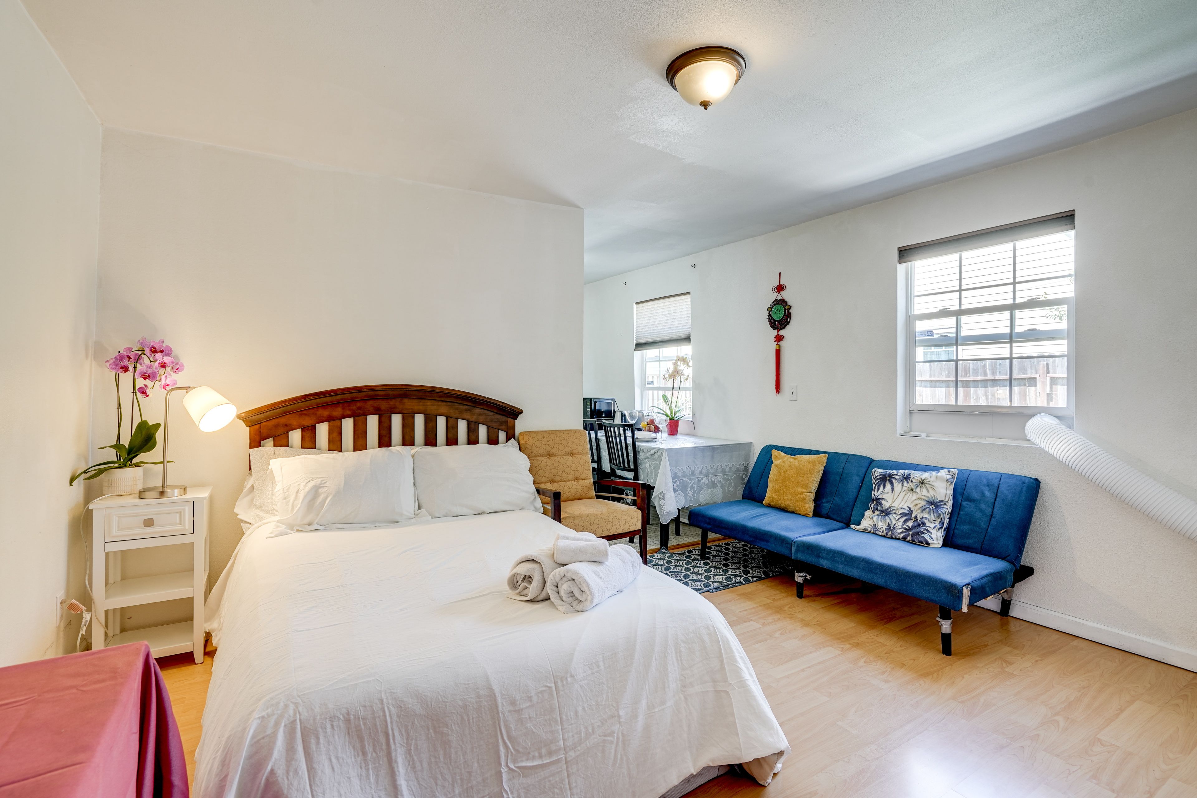 Studio | Full Bed | Smart TV | Single-Story Unit