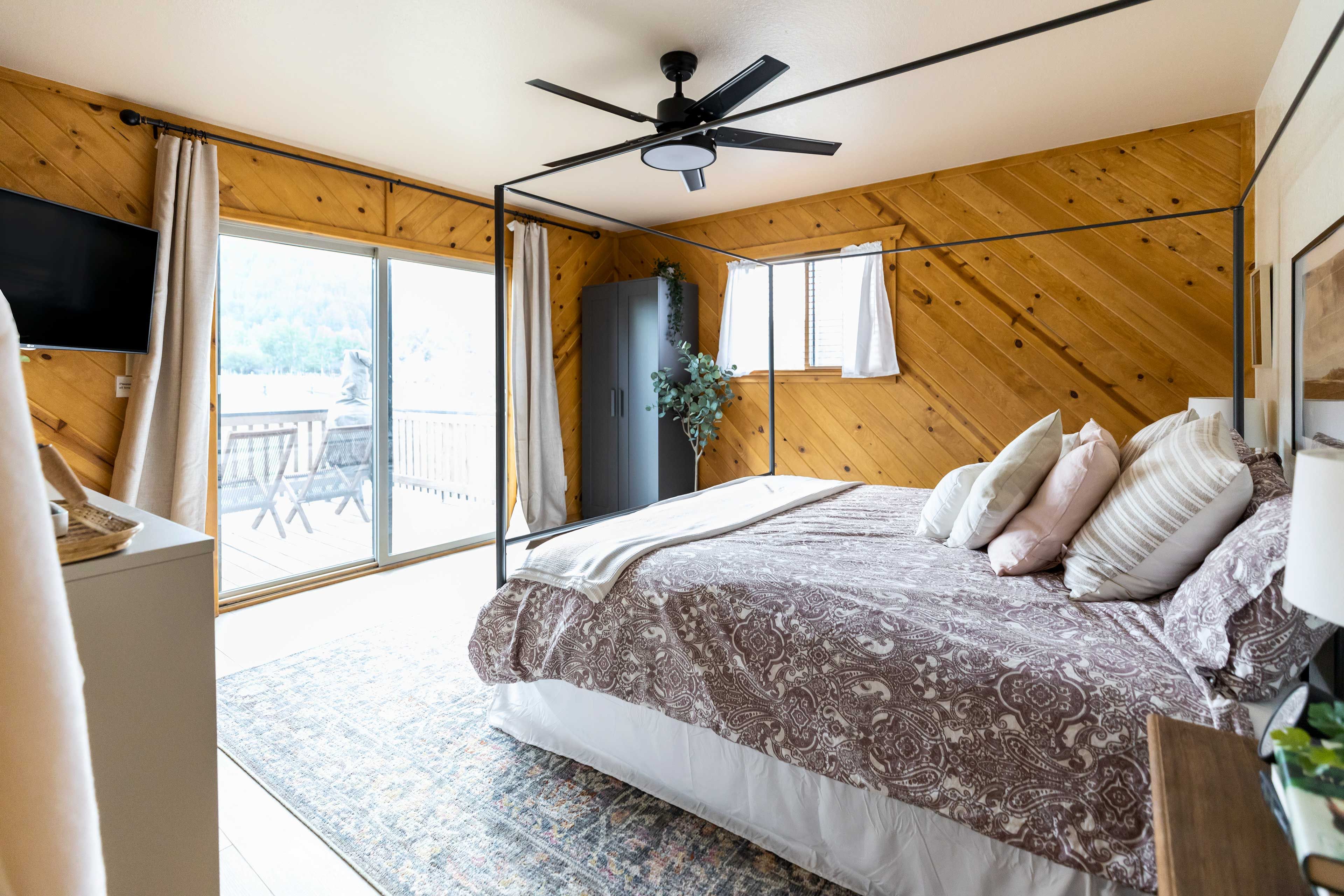 Bedroom 1 | King Bed