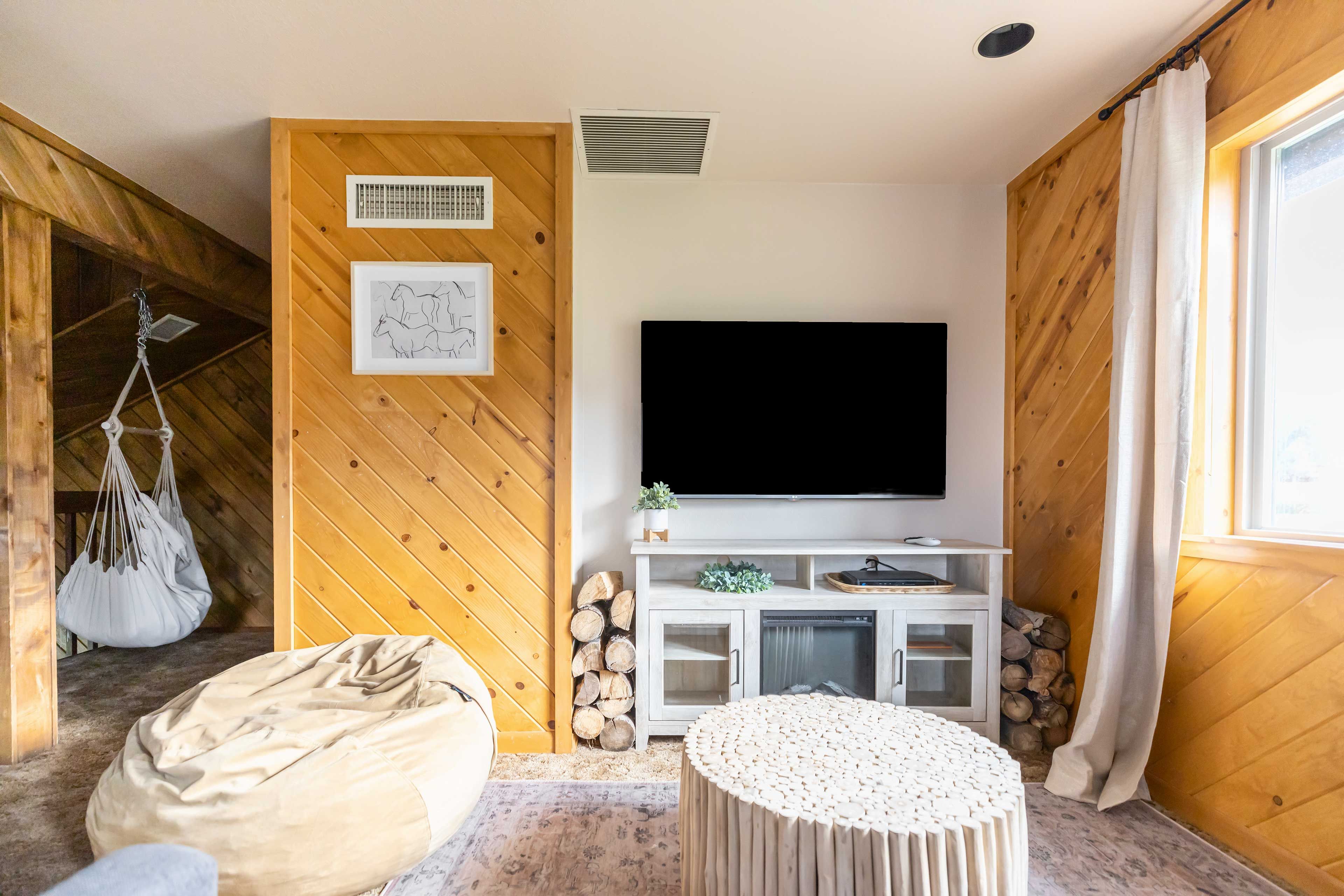 Game Room | Smart TV