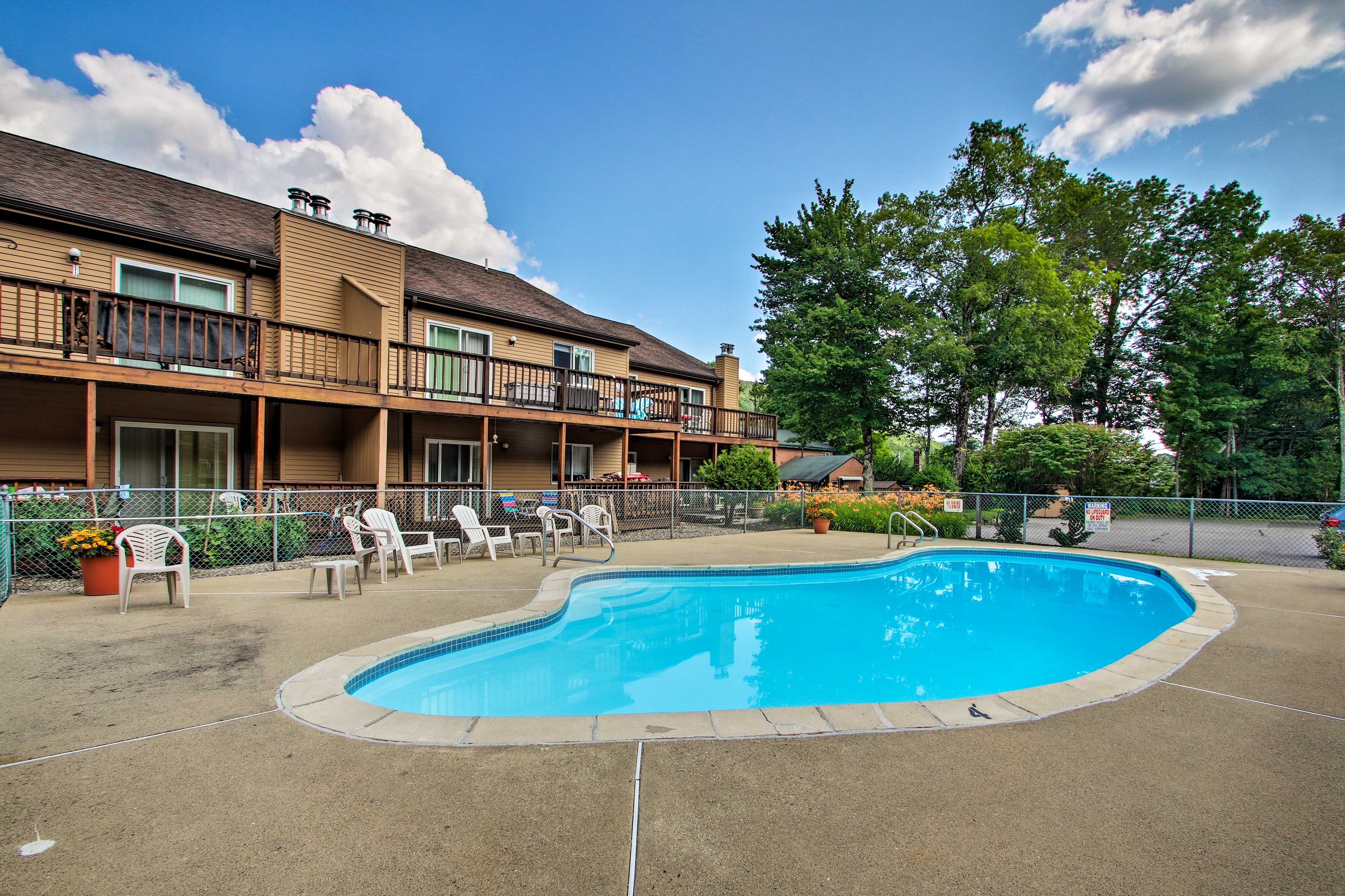 Community Amenities | Seasonal Pool