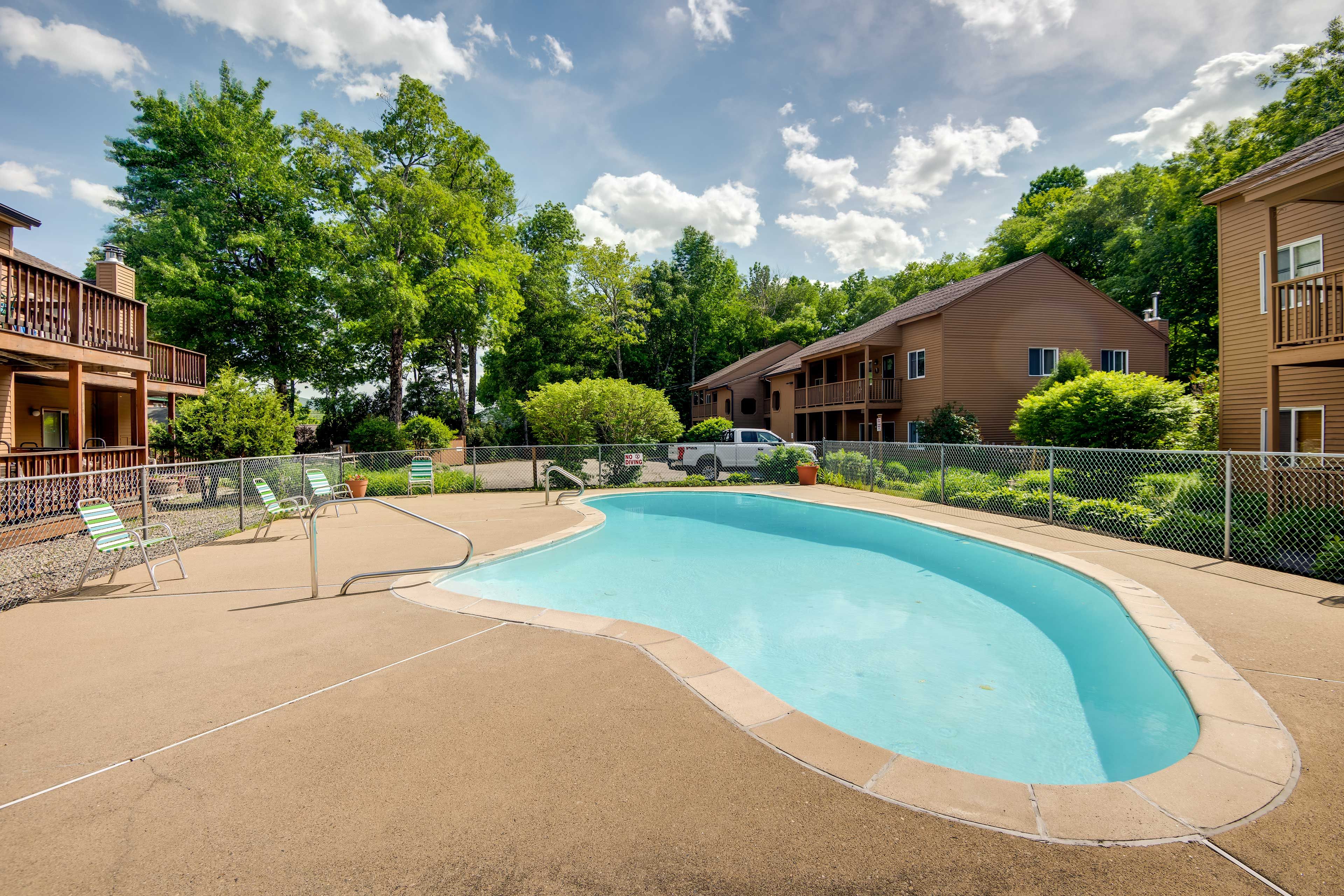 Community Amenities | Seasonal Outdoor Pool