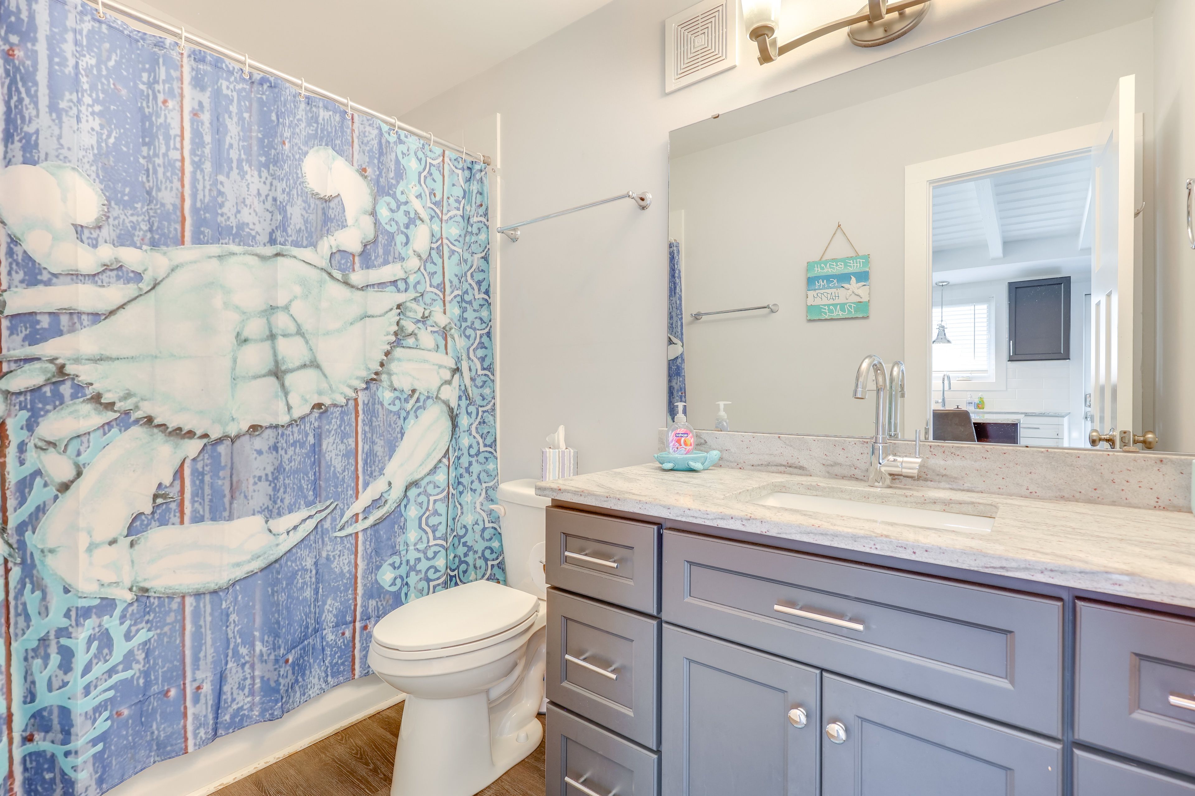 Full Bathroom | Complimentary Toiletries