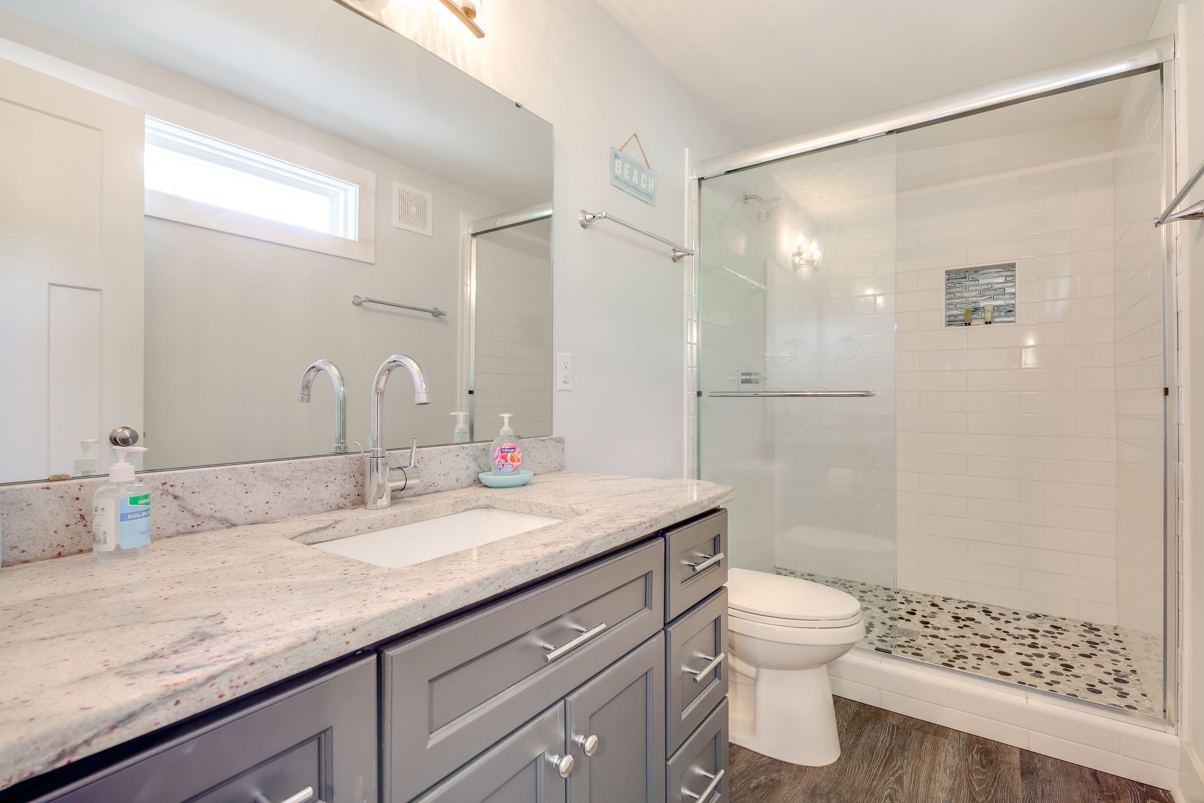 Full Bathroom | Towels Provided