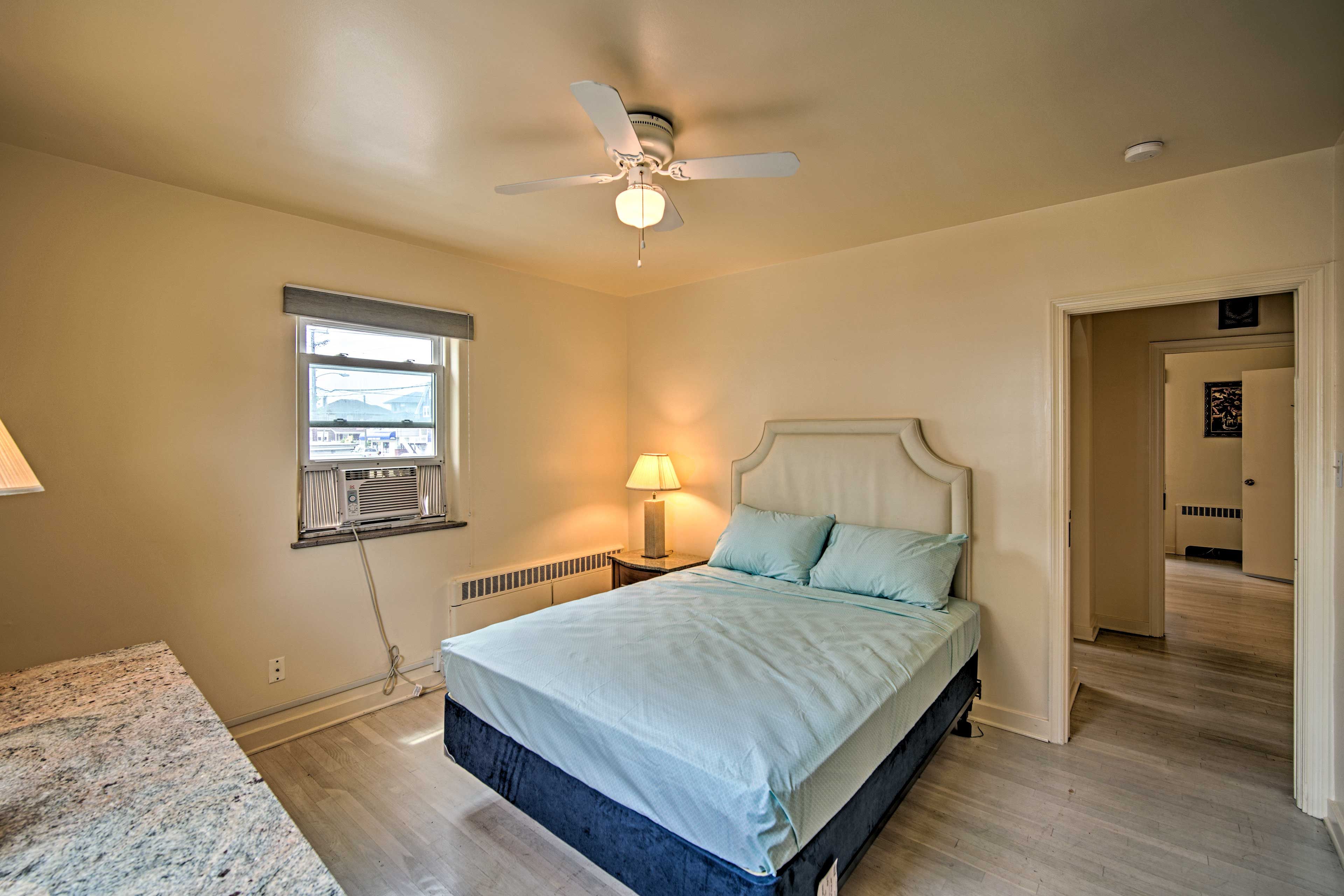 Bedroom 2 | Queen Bed