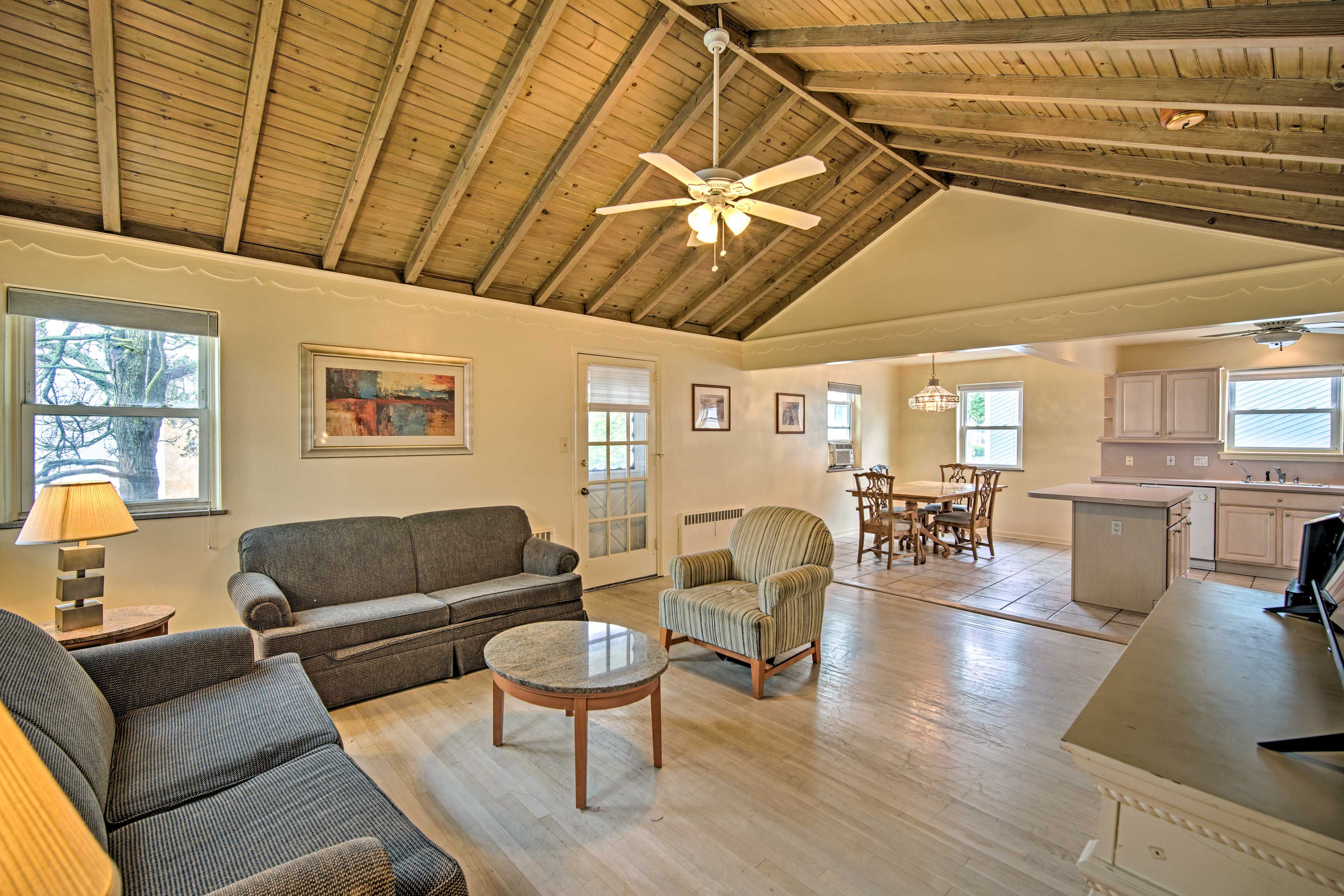 Upstairs Living Room | Free WiFi | Window Unit A/C