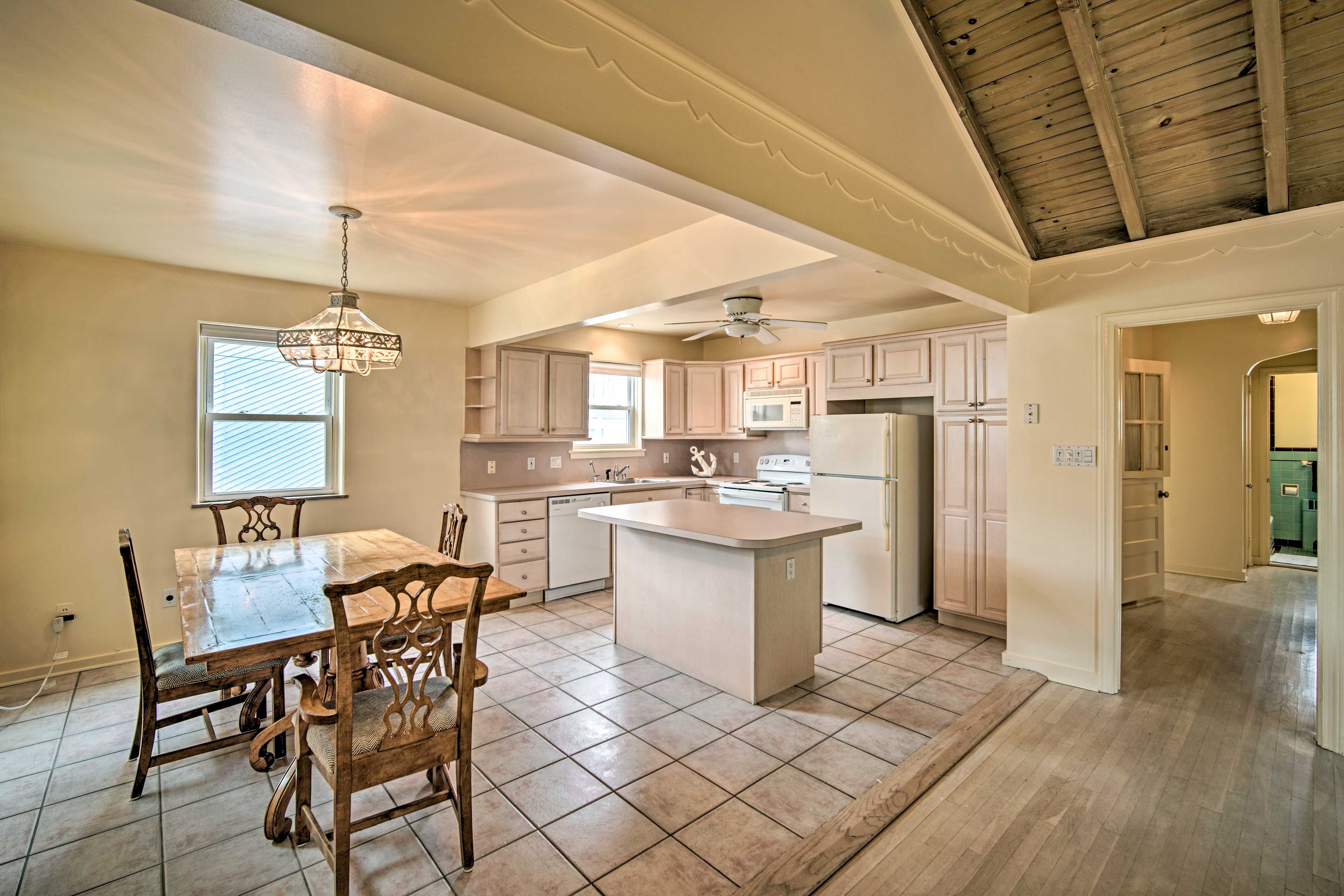Dining Area | Dishware Provided