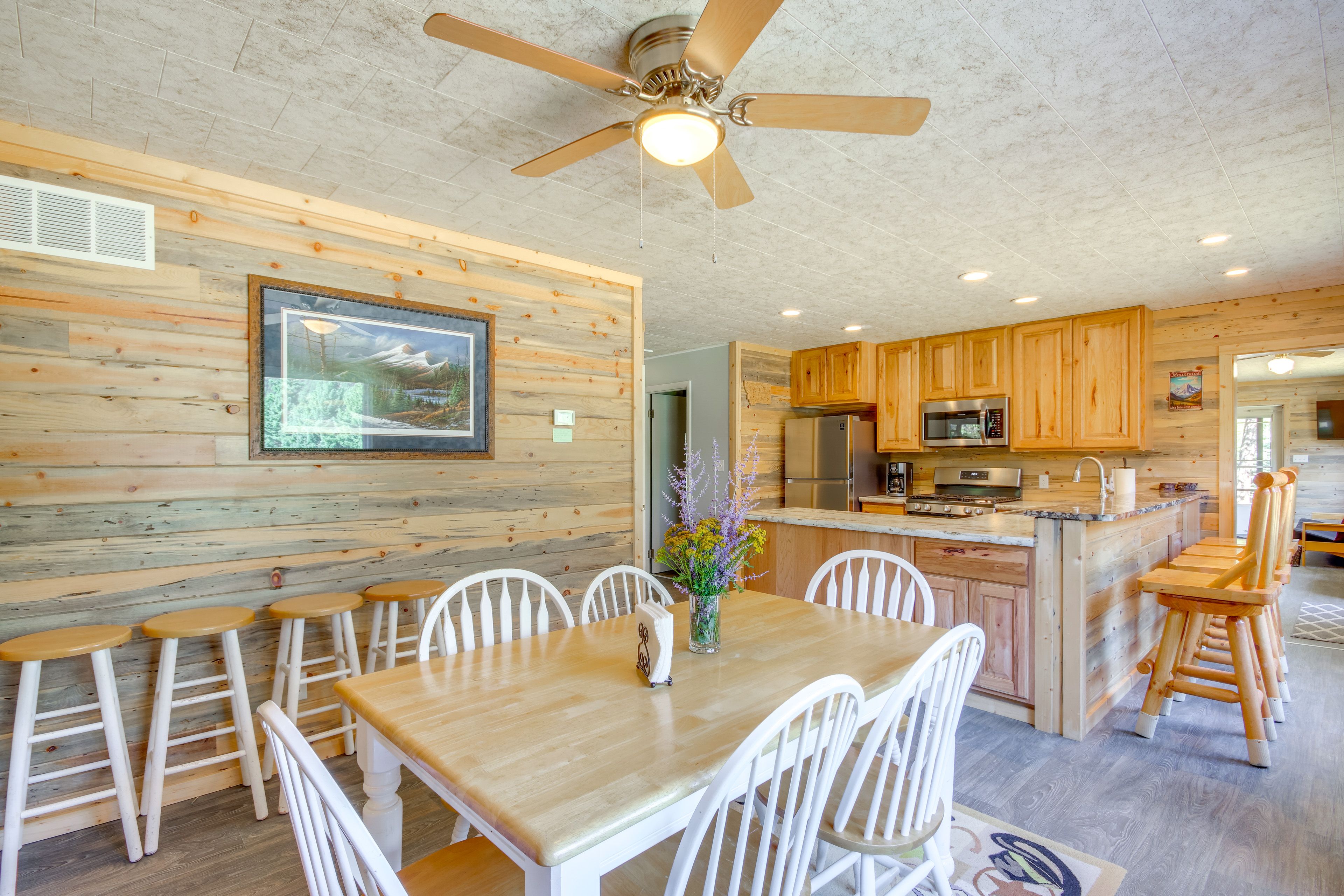 Dining Area | Dishware Provided