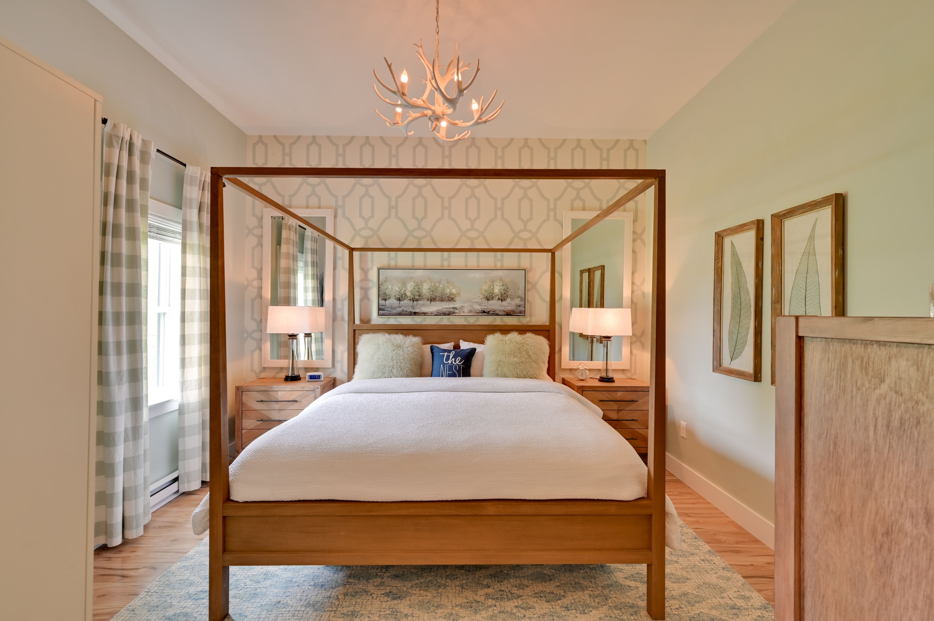 Bedroom | King Bed | 1st Floor