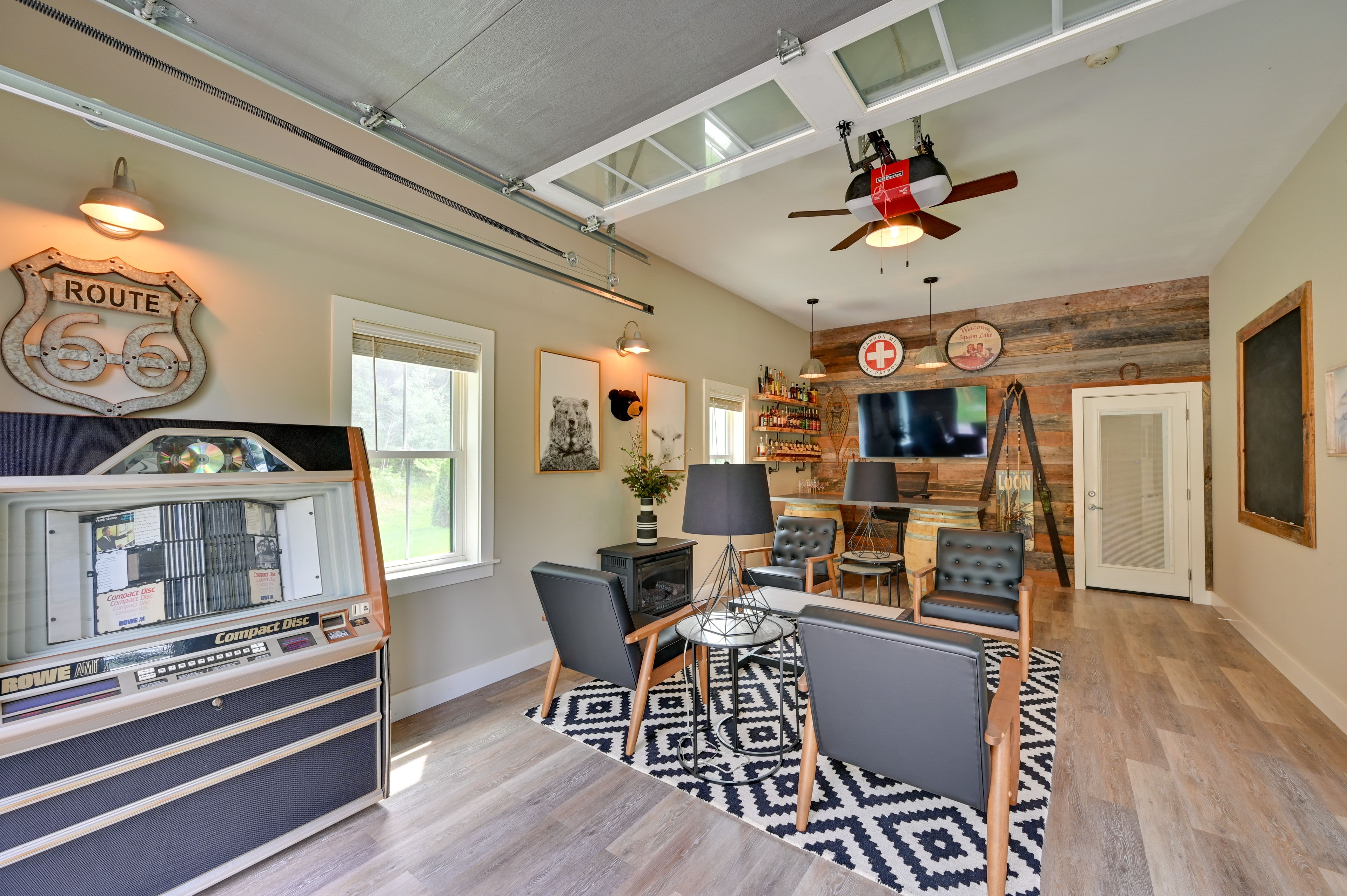 Campton Vacation Rental | 1BR | 1BA | 2-Story Cottage | 2,016 Sq Ft