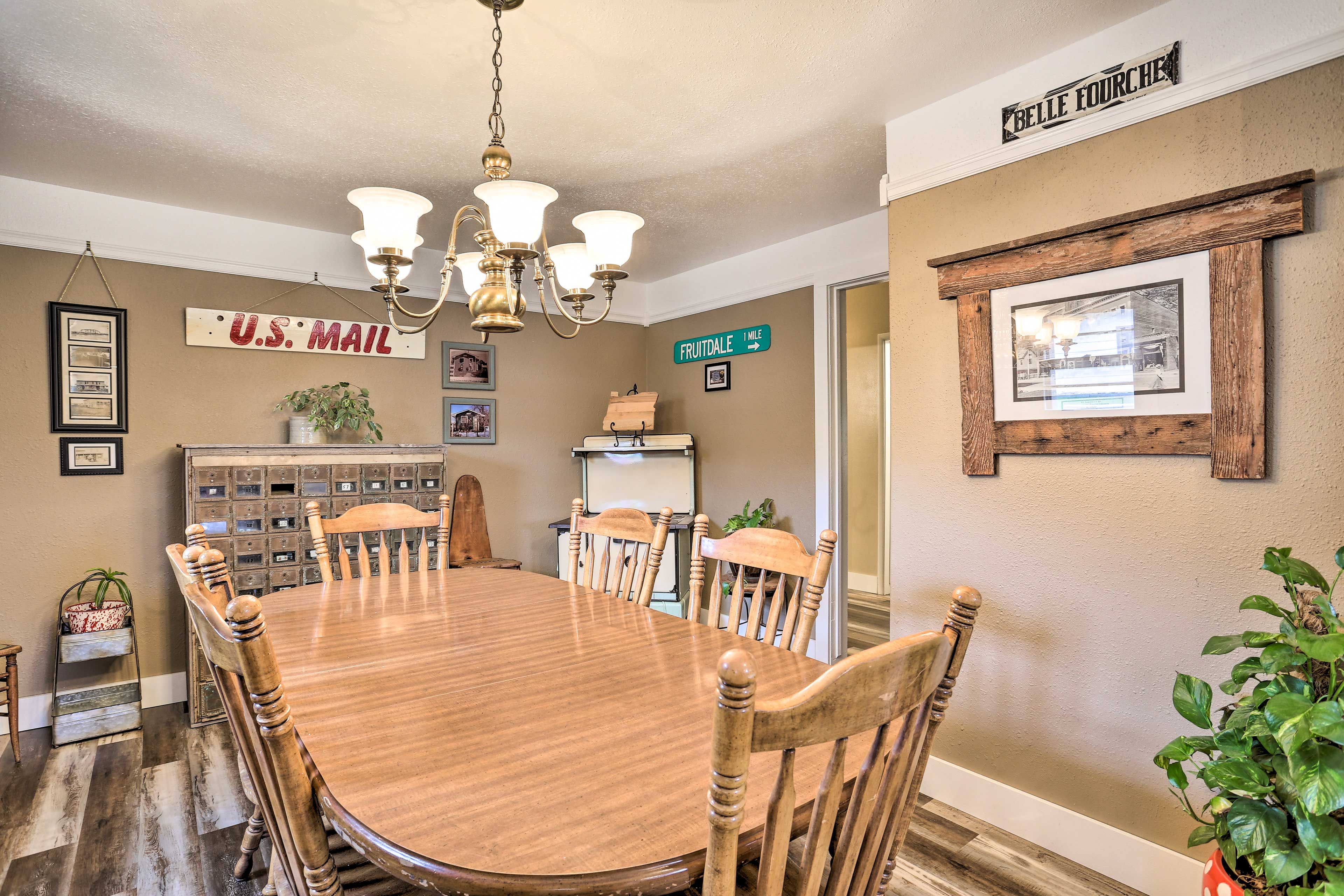 Dining Room | Dishware Provided