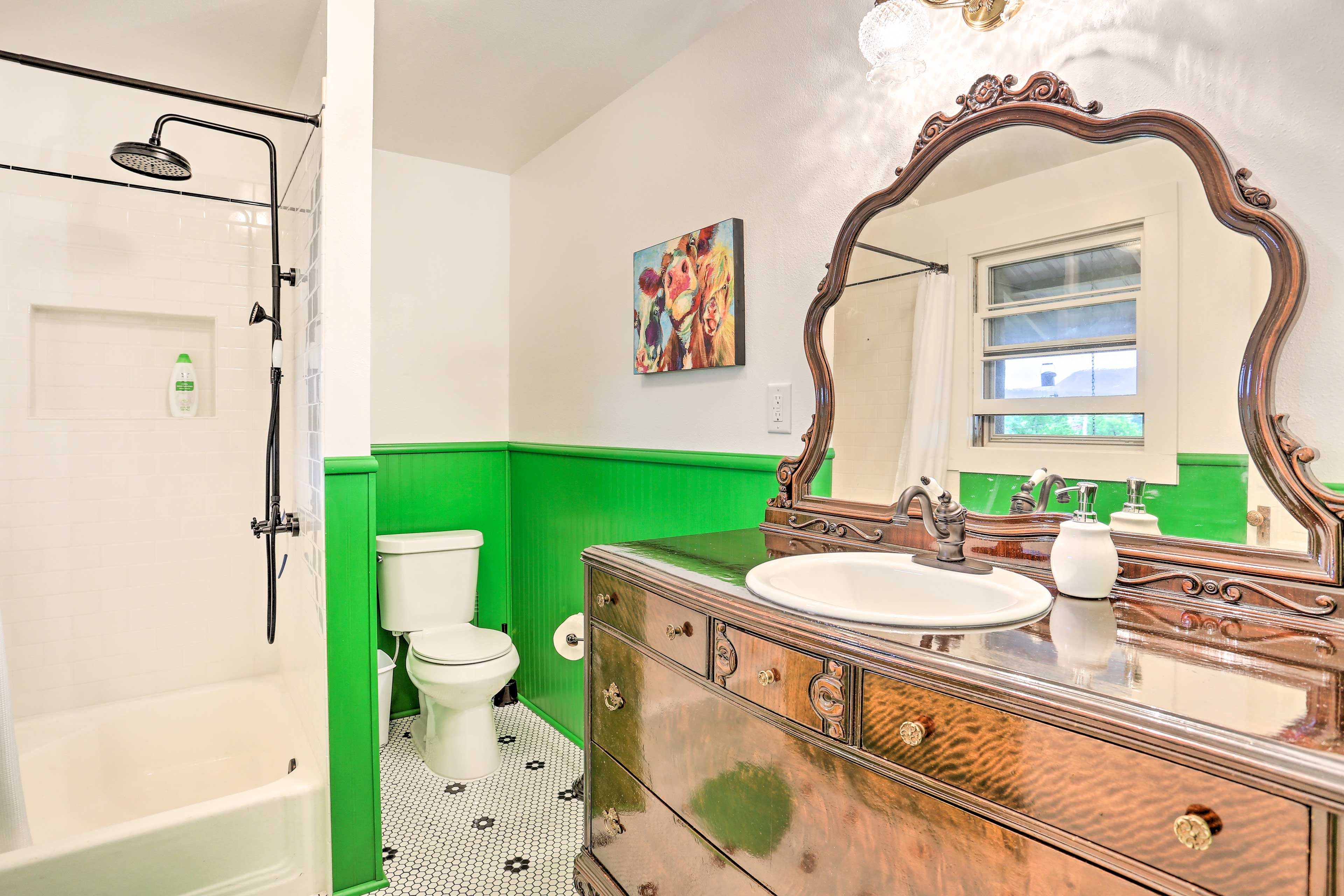 En-Suite Bathroom | Complimentary Toiletries | Towels Provided