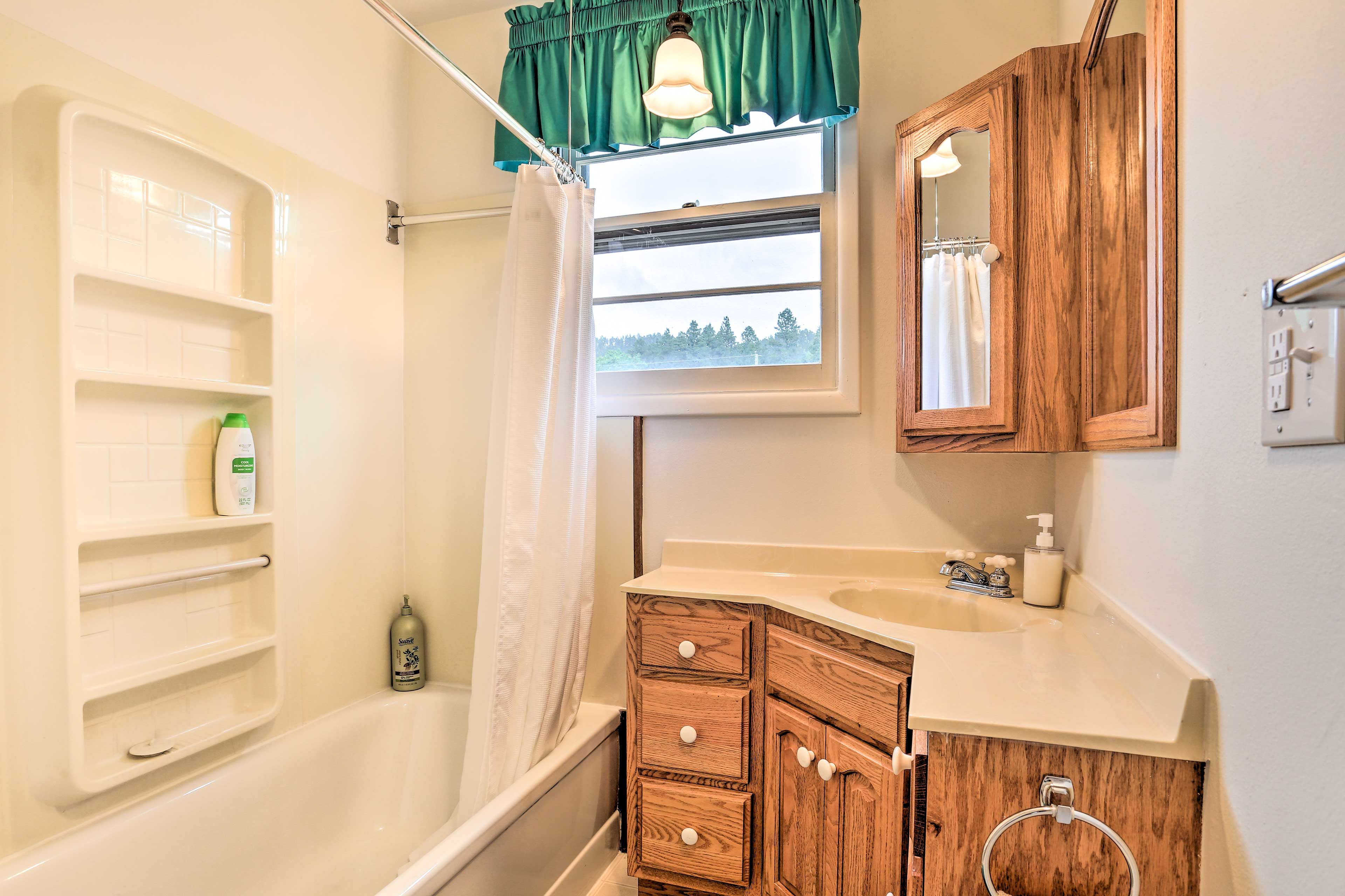 Full Bathroom | 2nd Floor