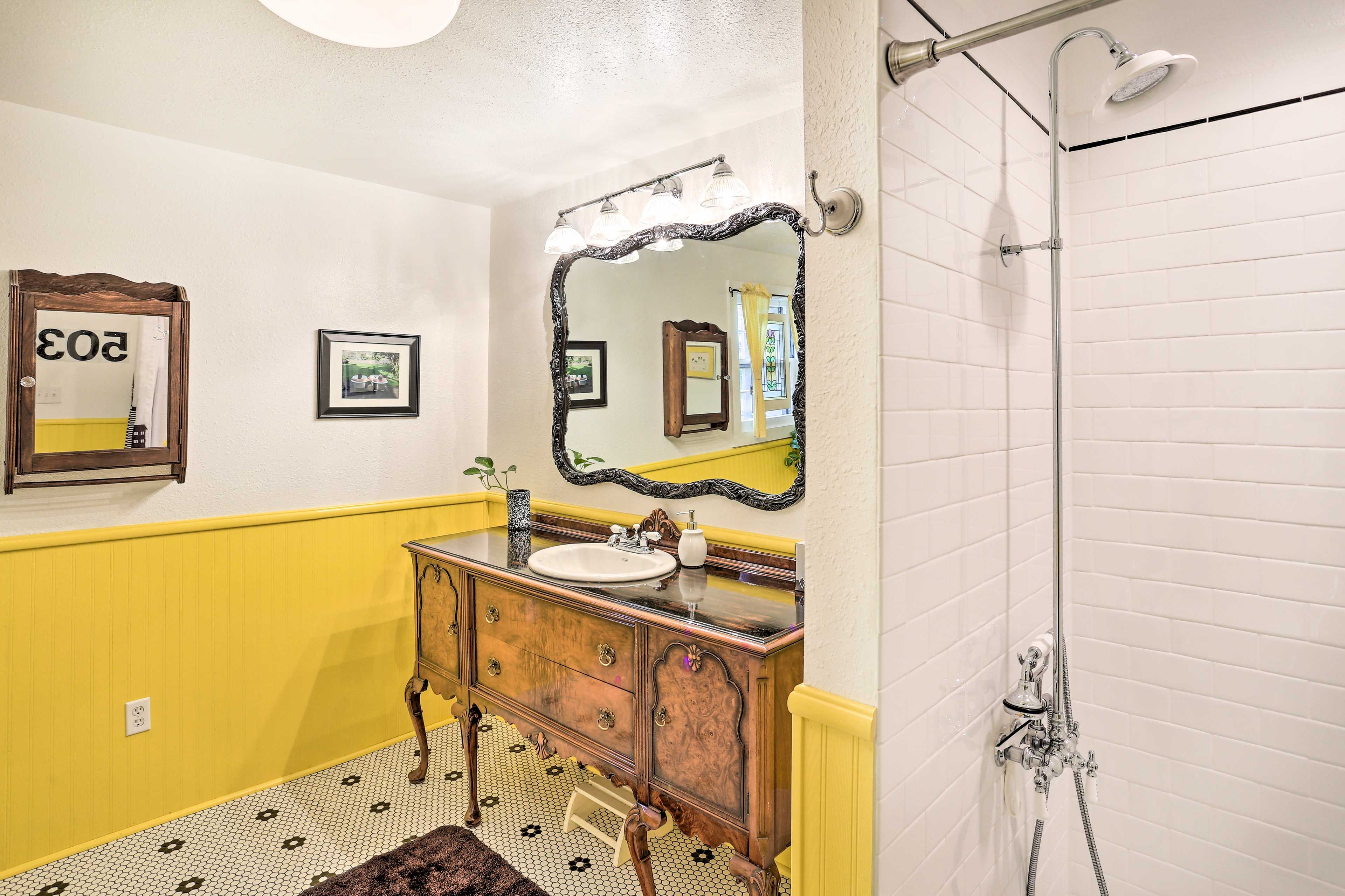 Full Bathroom | Main Level | Hair Dryer