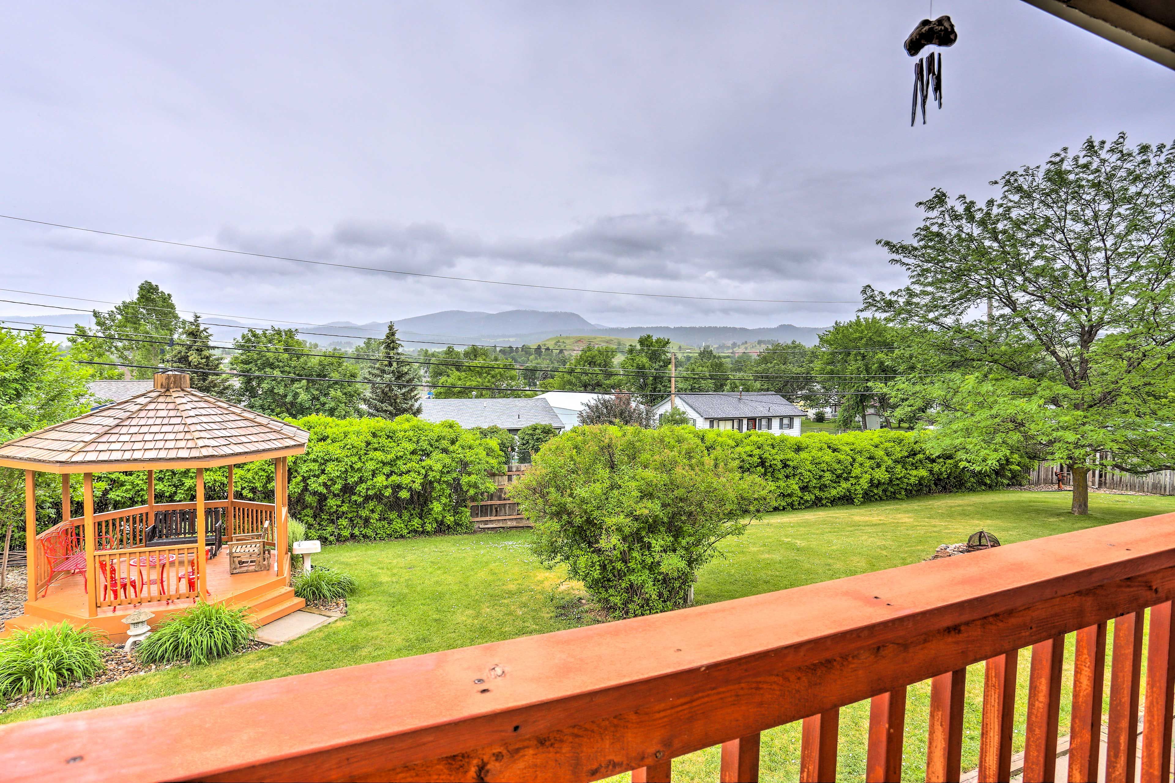 Covered Porch | Black Hills Views