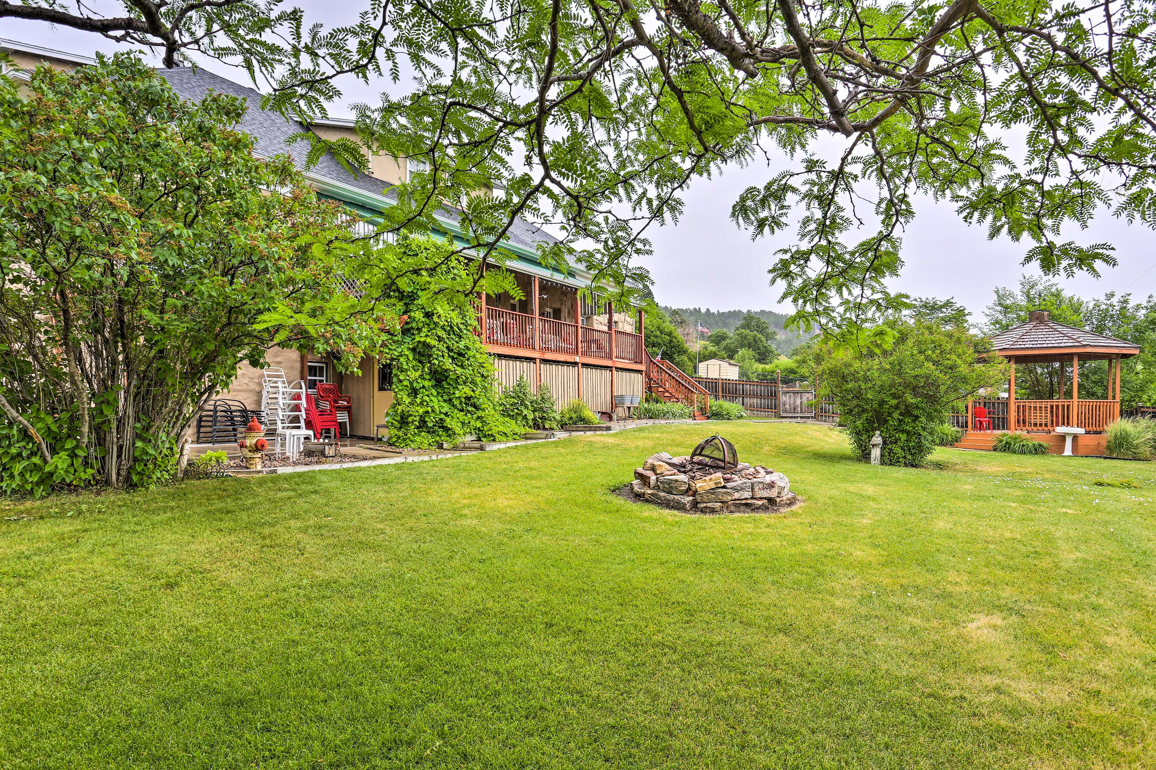 Fenced-In Yard | Fire Pit Unavailable for Guest Use