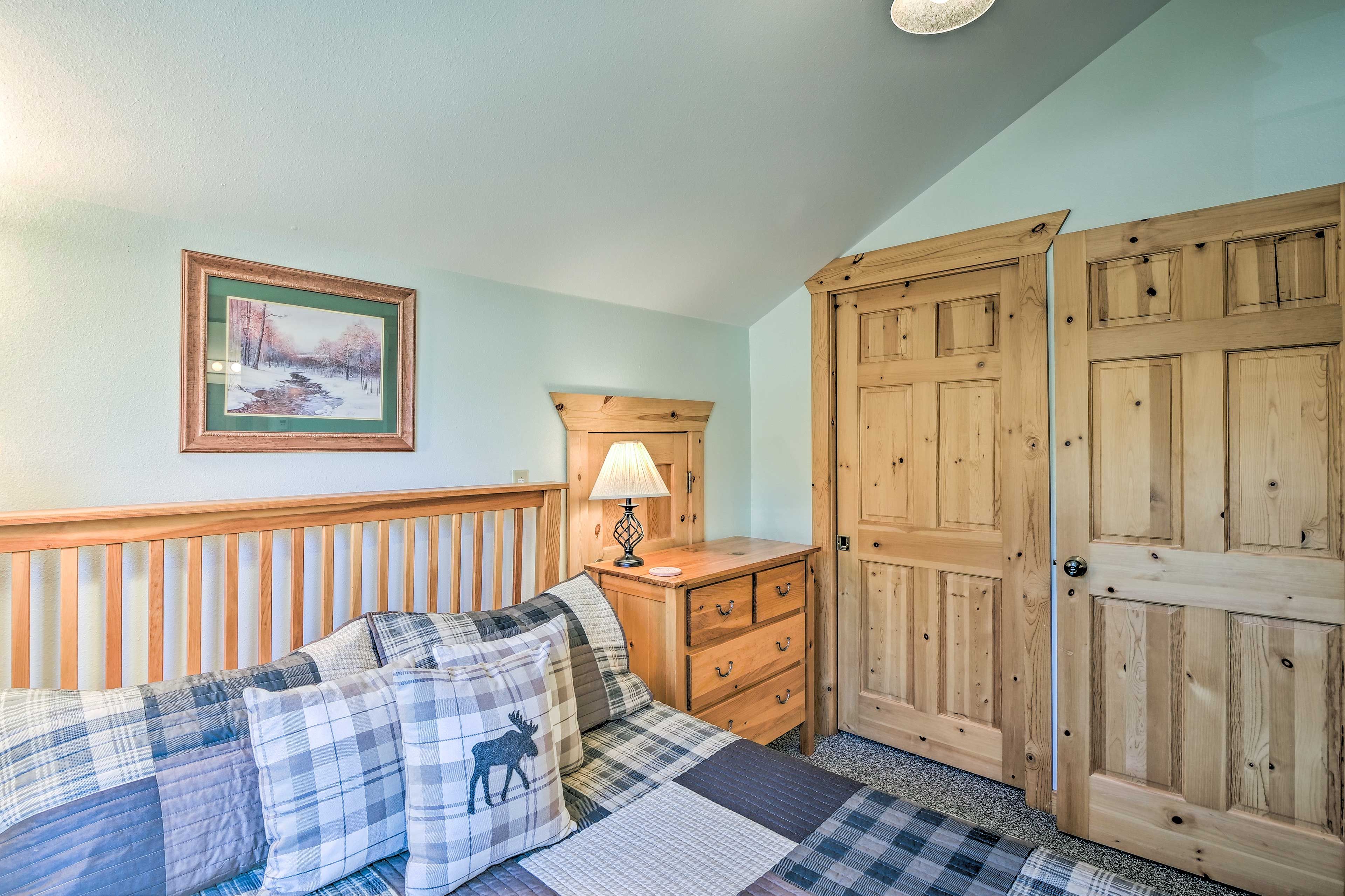 Bedroom 2 | Queen bed