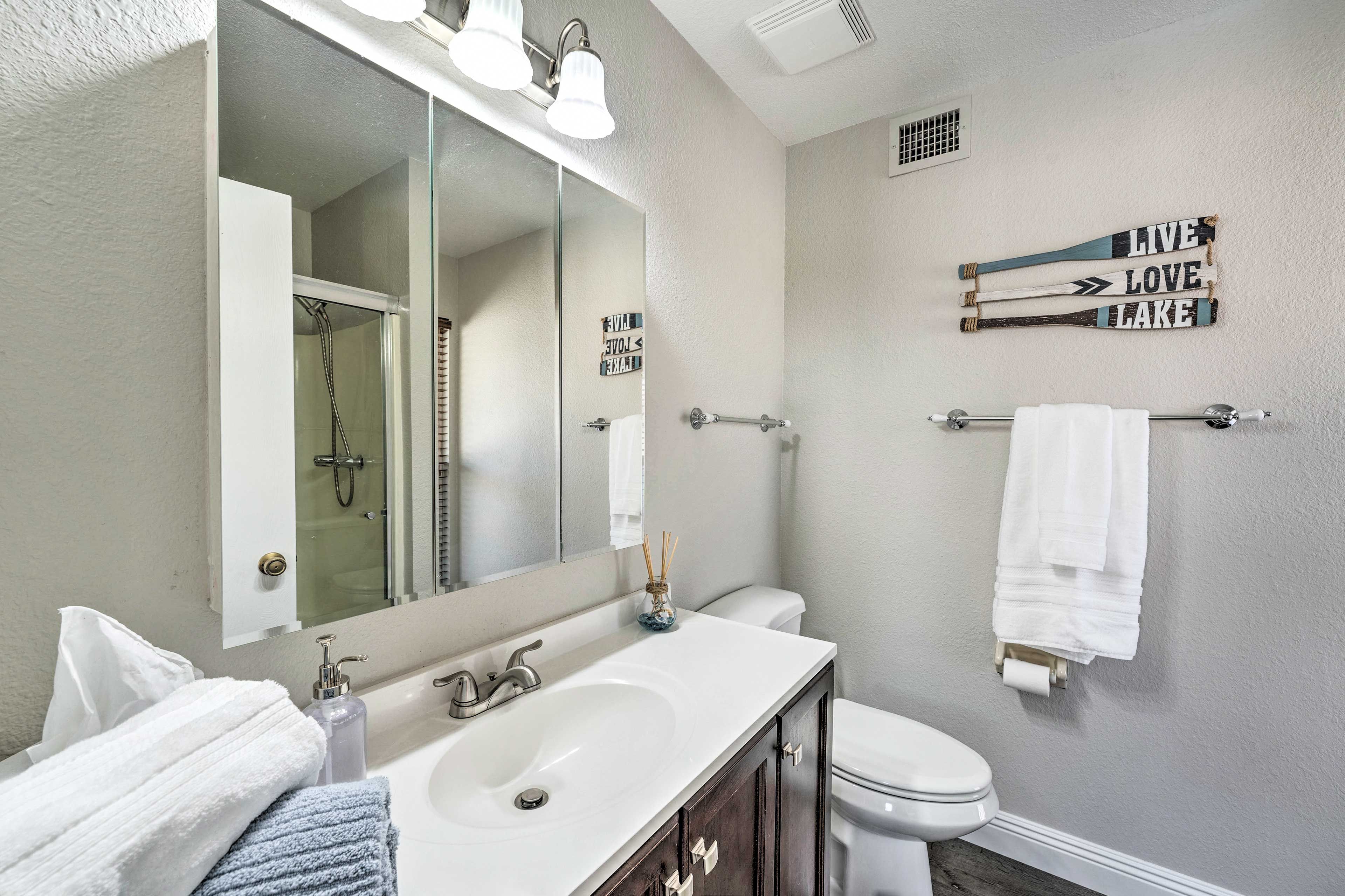En-Suite Full Bathroom | Walk-in Shower