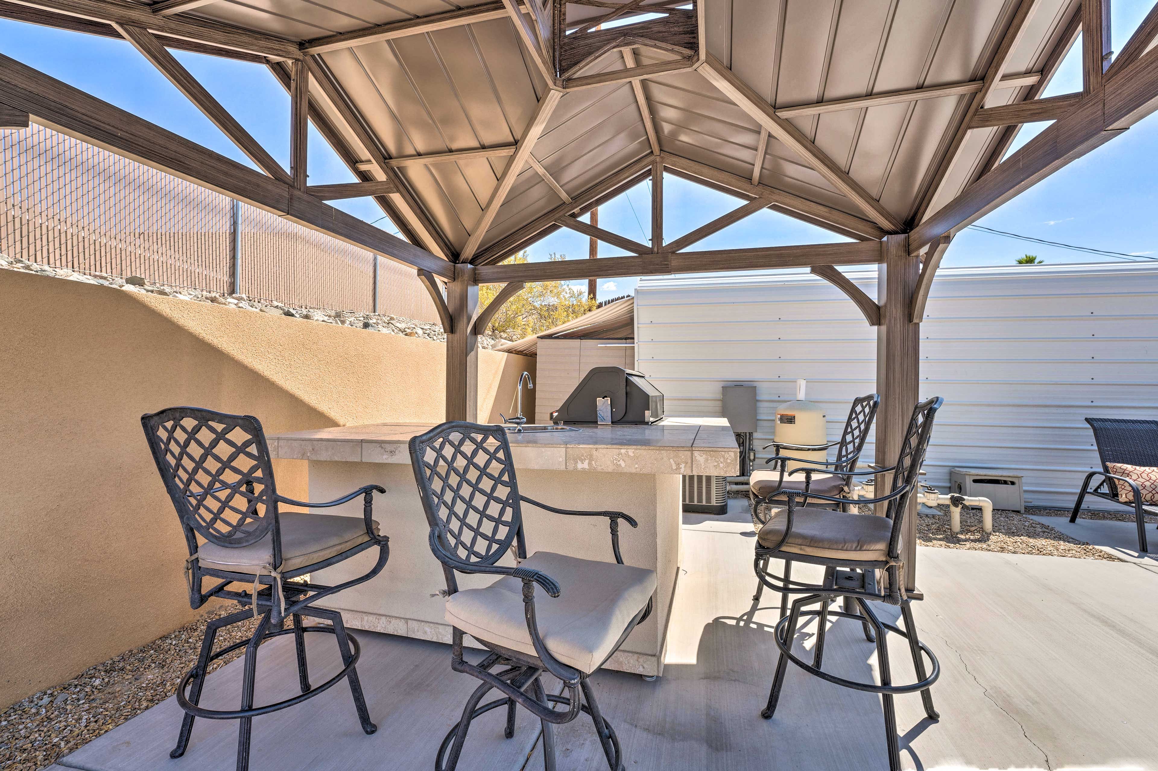 Private Enclosed Backyard | Shaded Outdoor Bar & Grilling Island