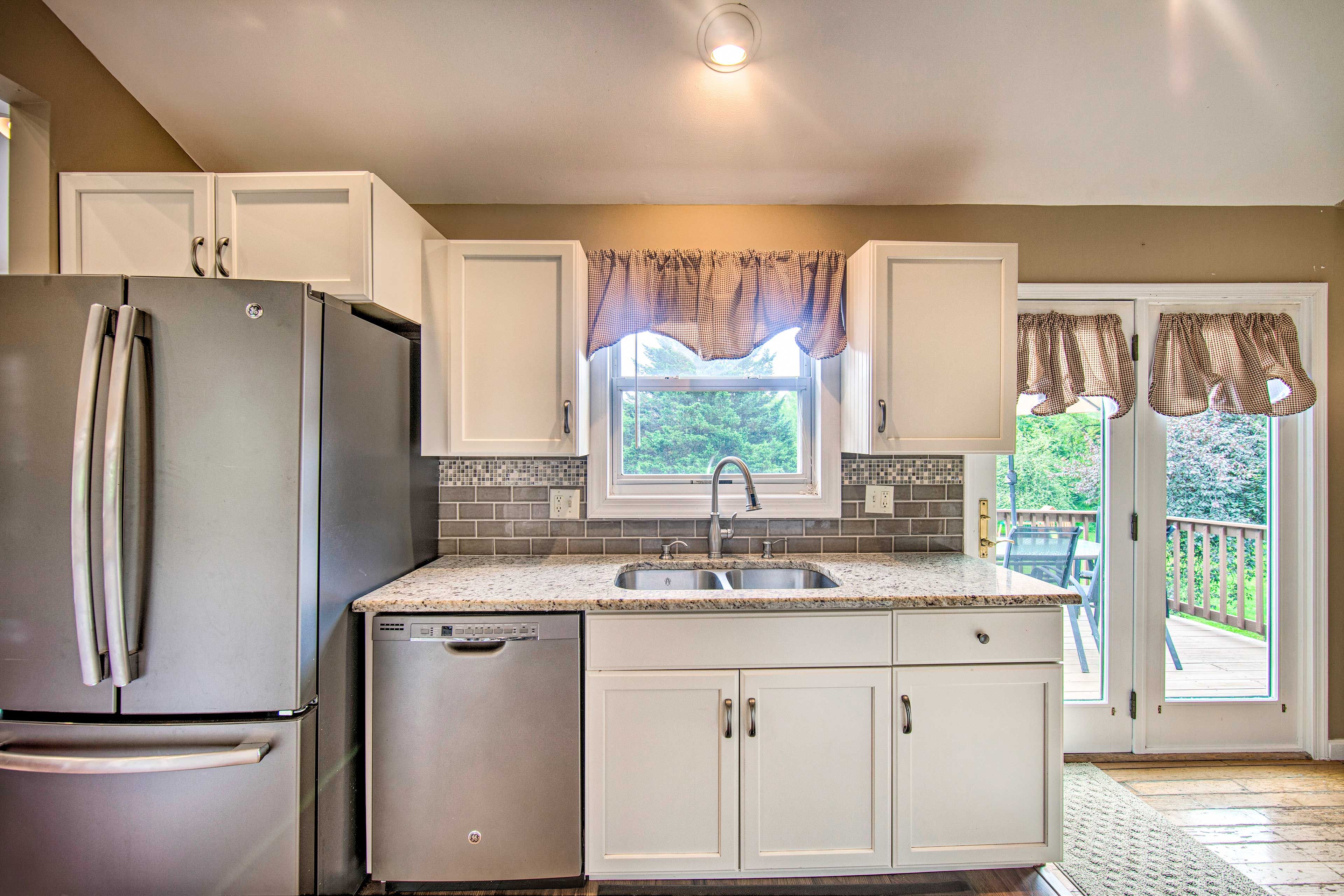 Kitchen | Deck Access