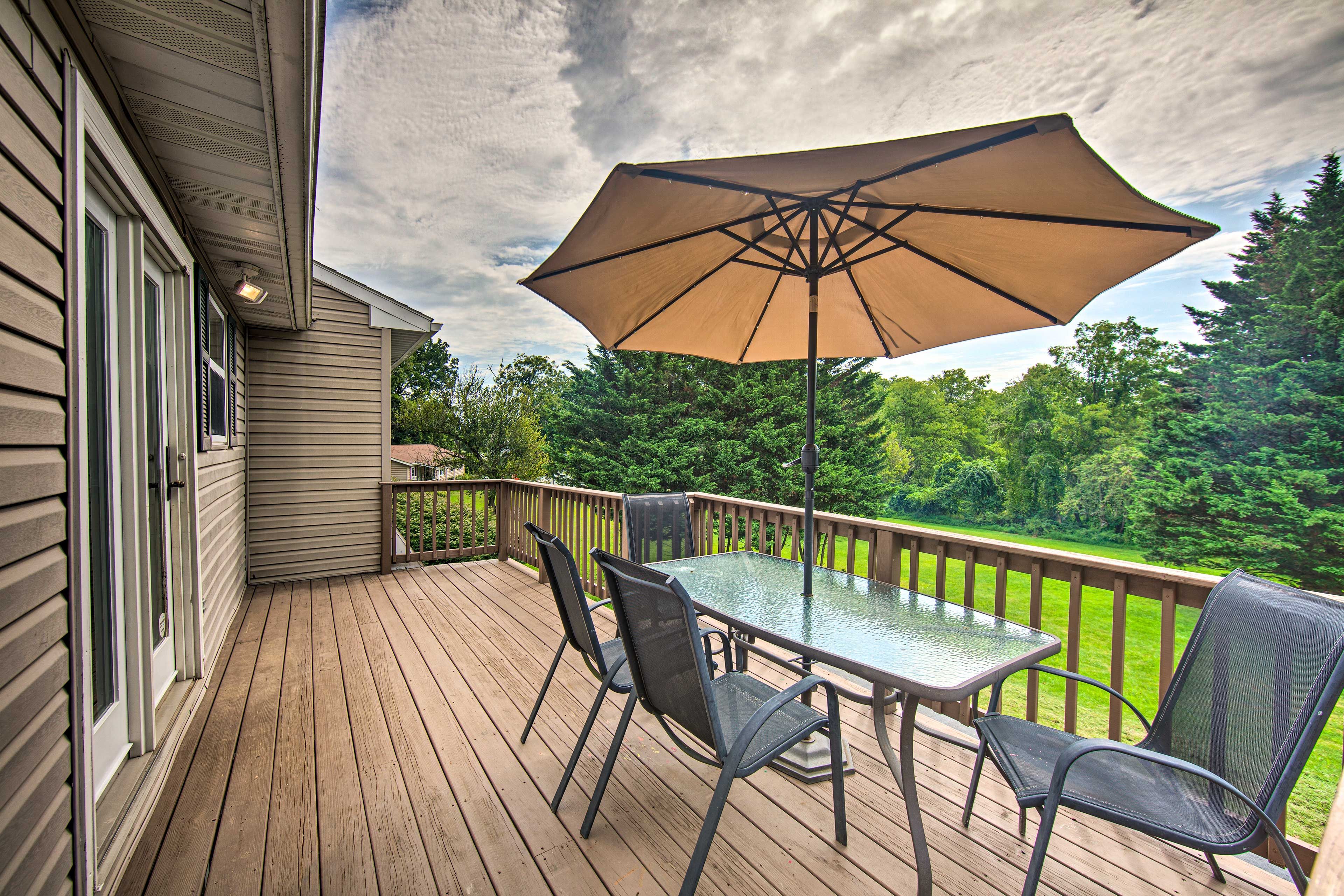 Deck | Outdoor Dining Table