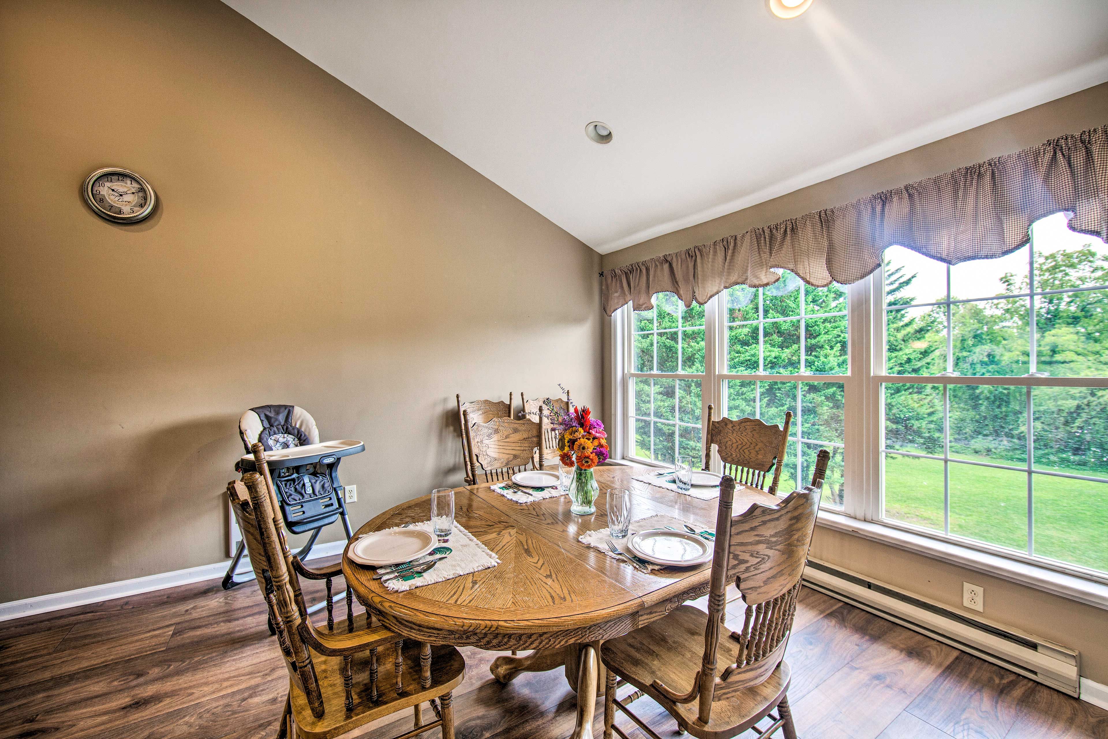 Dining Room | Dishware/Flatware Provided