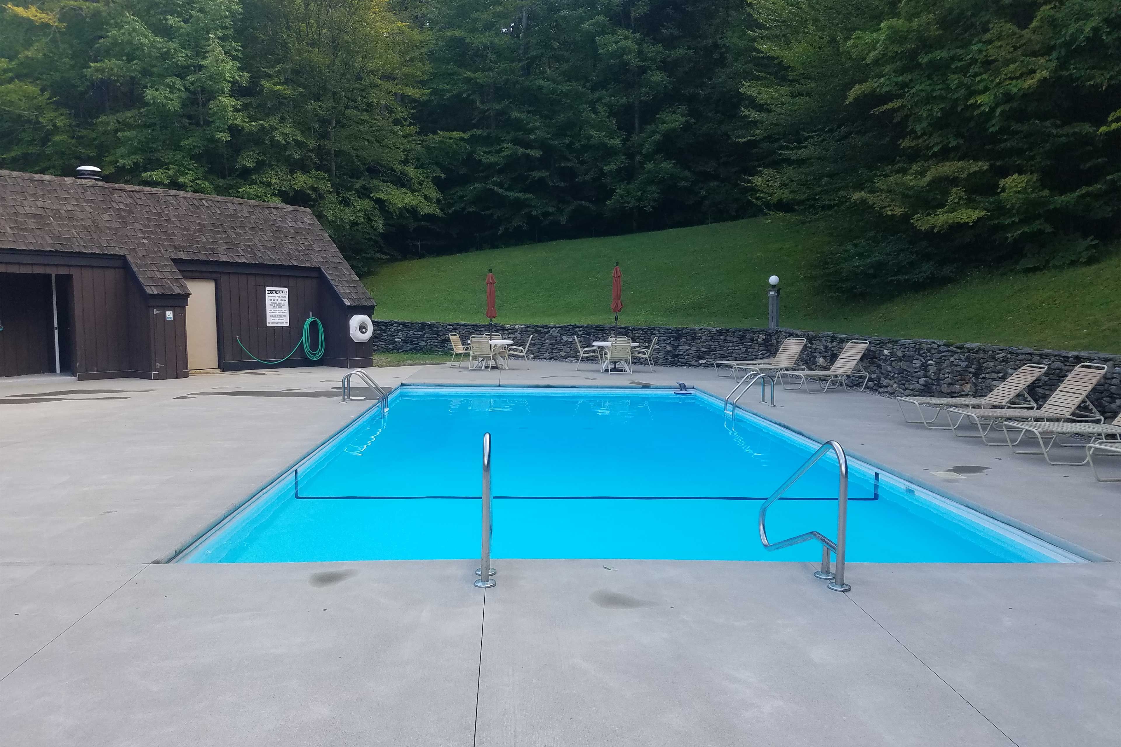 Community Amenities | Pool | Pickleball | Tennis Courts
