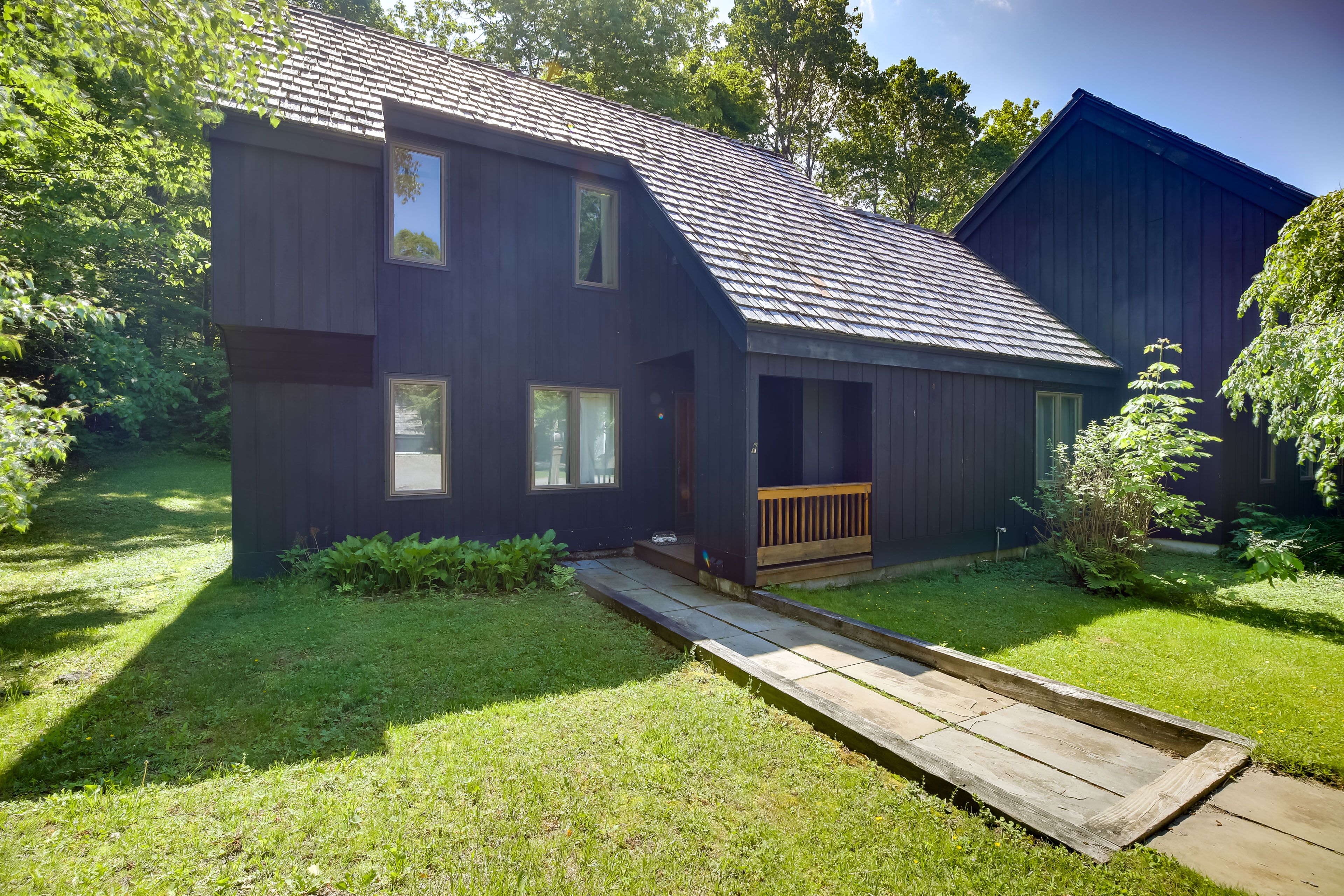 Condo Exterior | 1 Step Required for Access